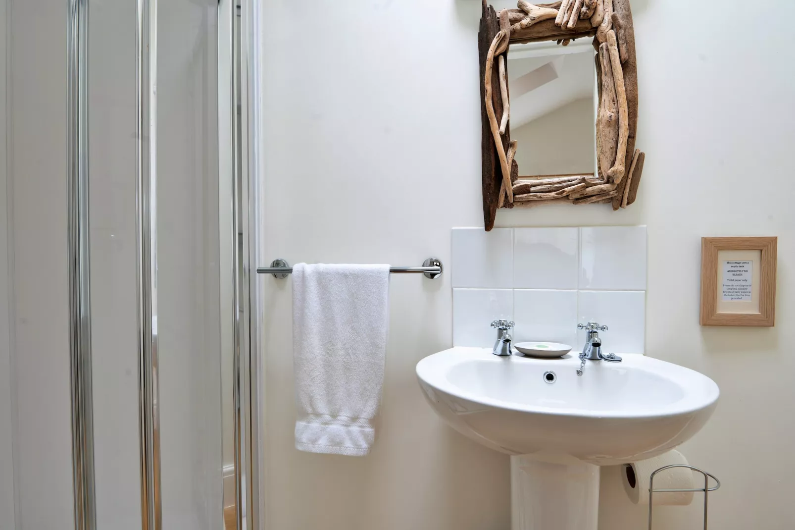 Hermon Bach-Bathroom