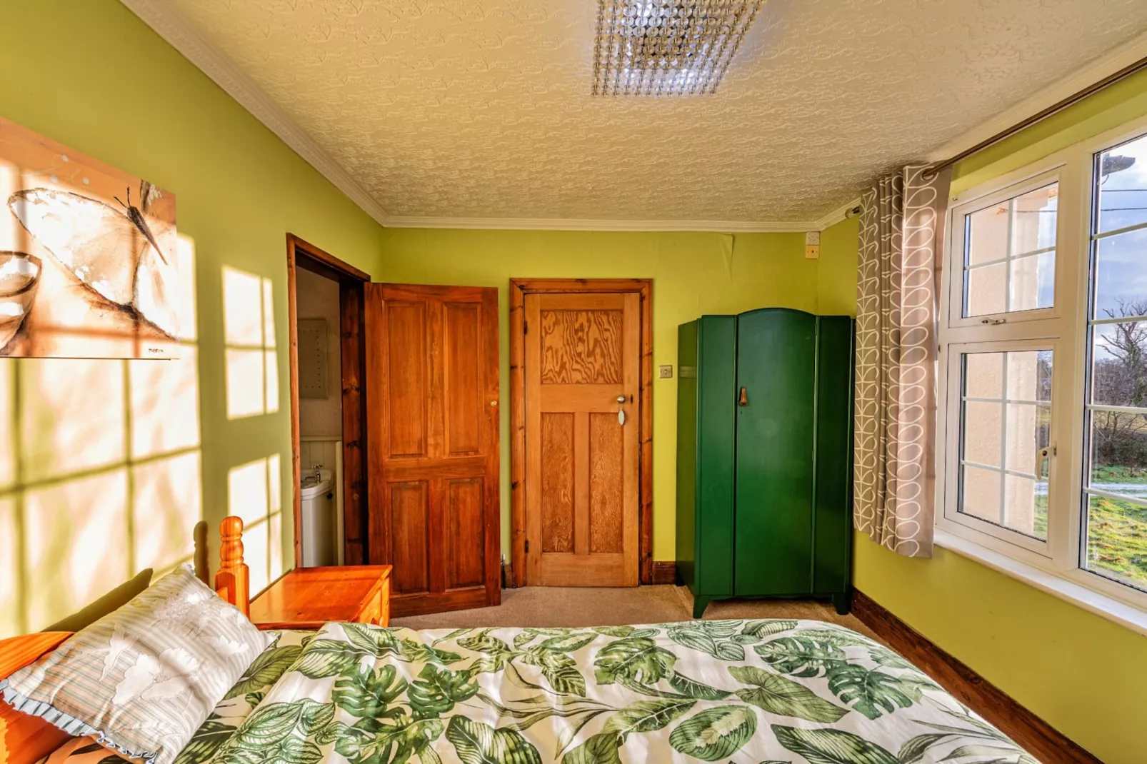 Ty Gwyn Hideaway-Bedroom