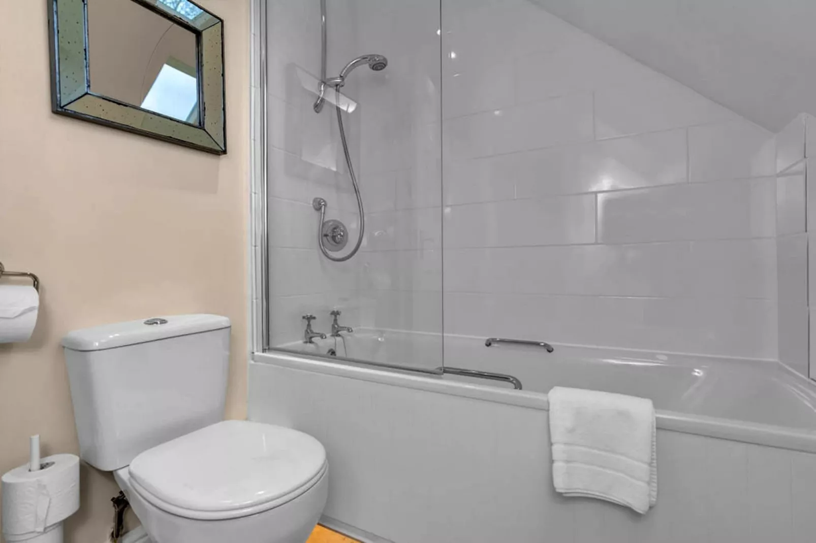 Woodman's Cottage-Bathroom