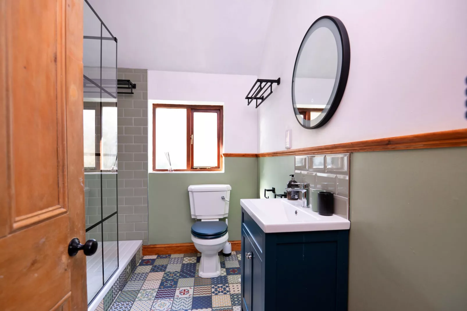 Capel Hebron-Bathroom