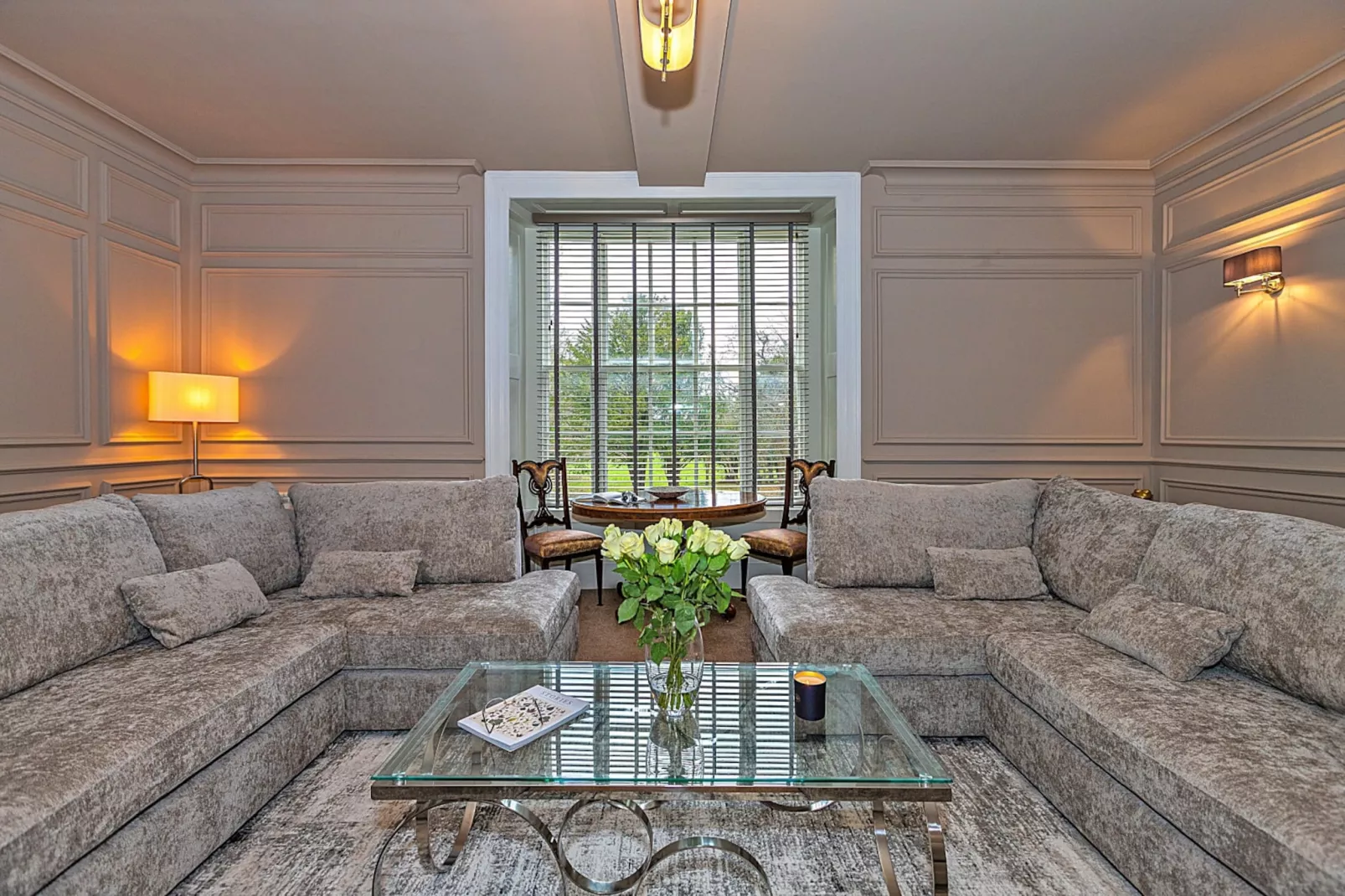 Ttich Manor Retreat-Living room