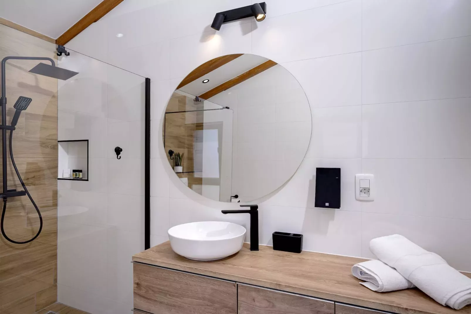 Villa Luce di Mare - Three Bedroom Villa with Pool-Bathroom