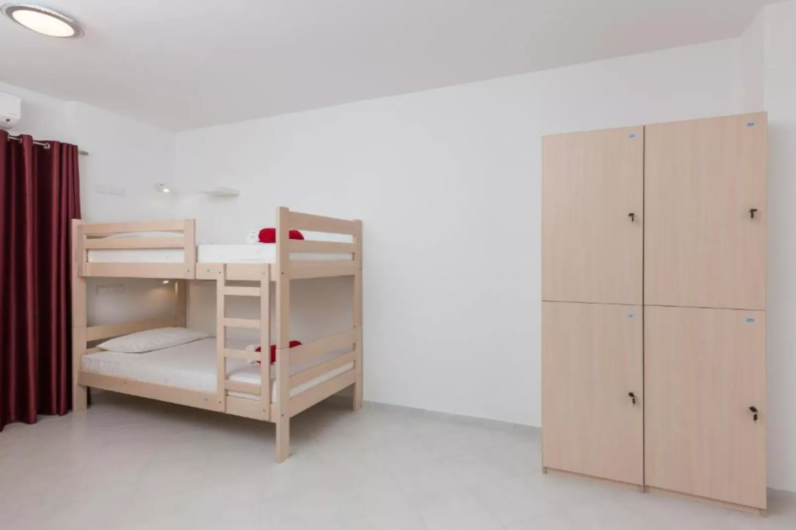 Hostel Free Bird  - Bed in Seven Bed Mixed Dormitory Room 1 (H)-Chambre