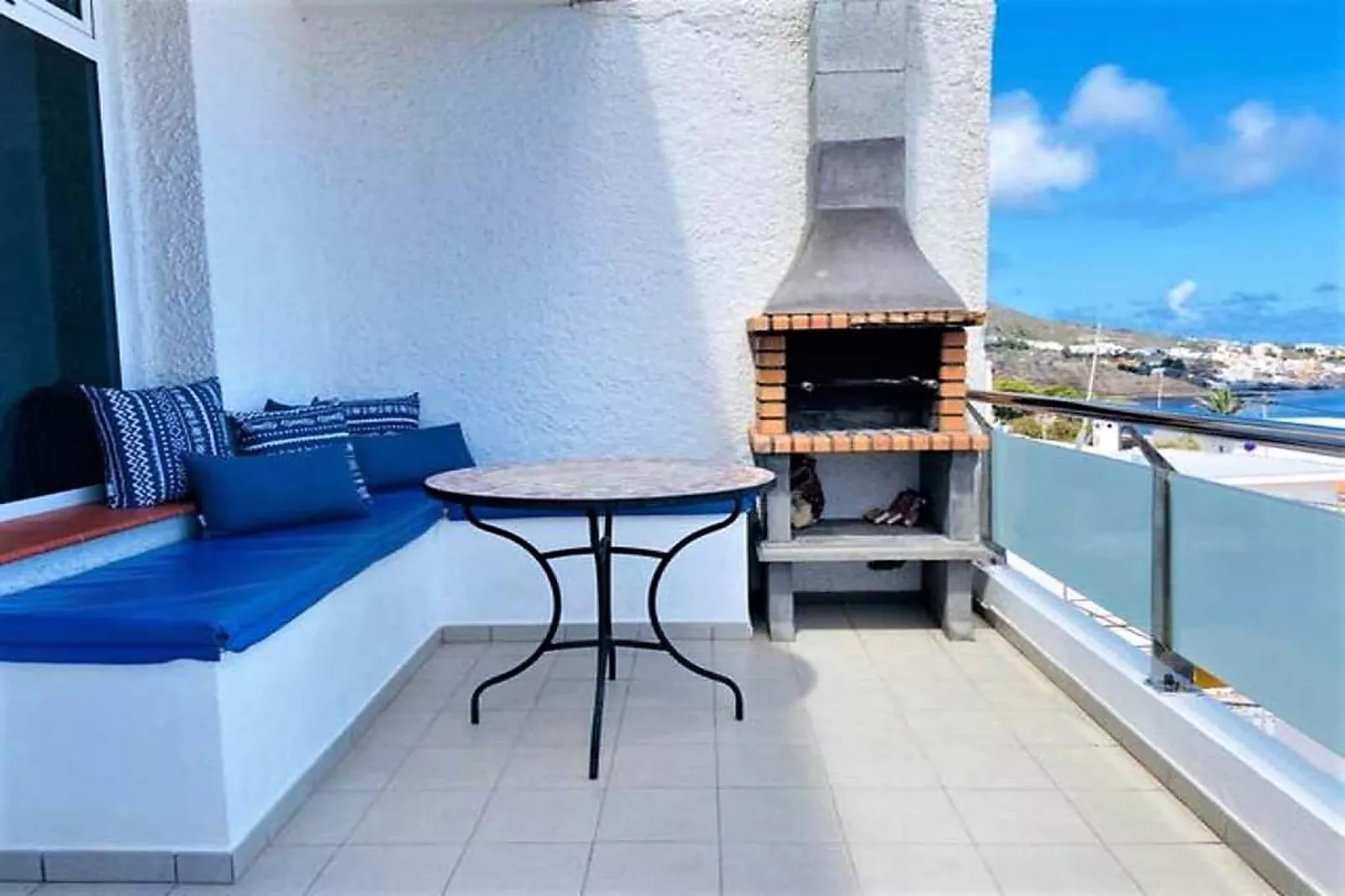 Apartamento en playa Las Carmenes-Facilities