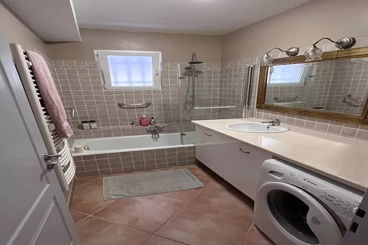 Villa Le Mas des Cerises-Bathroom