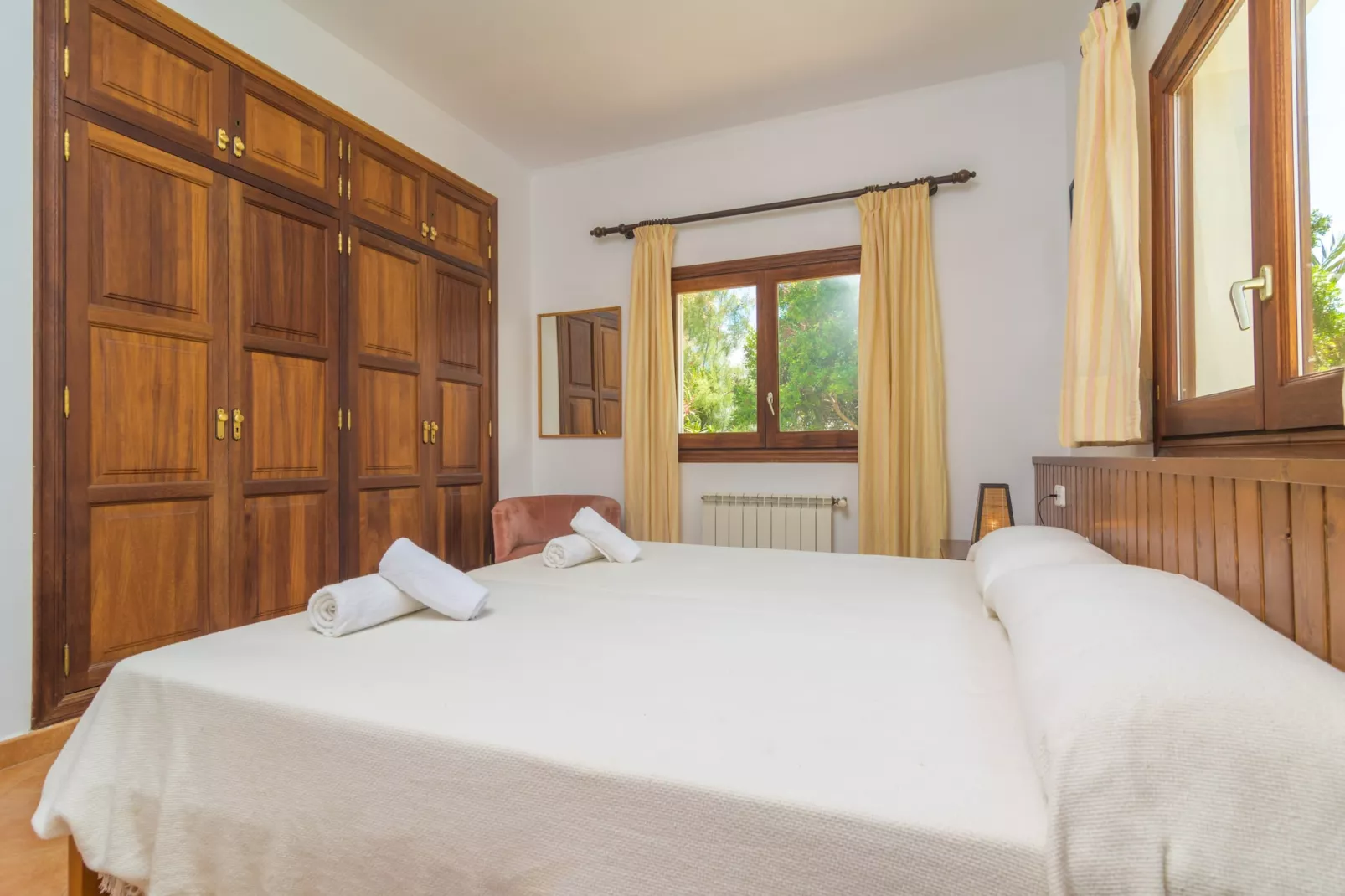 Villa Sol Naixent-Schlafzimmer