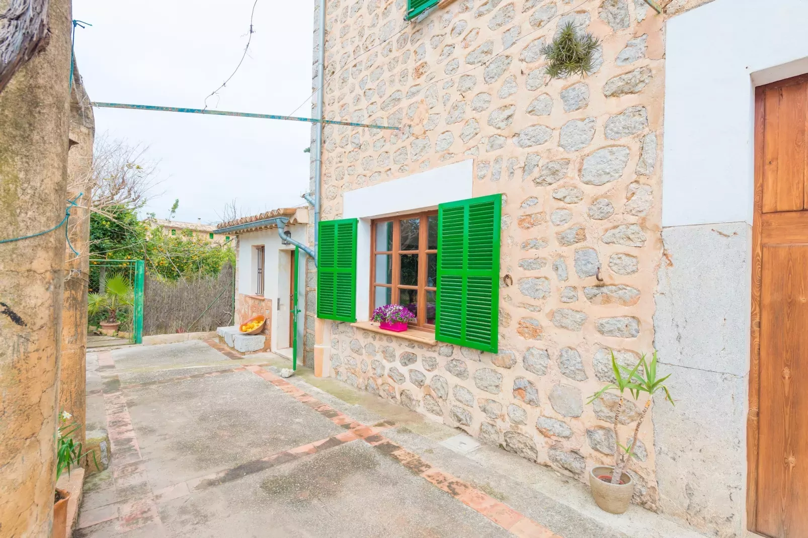 Can Raia - Exterior in summer