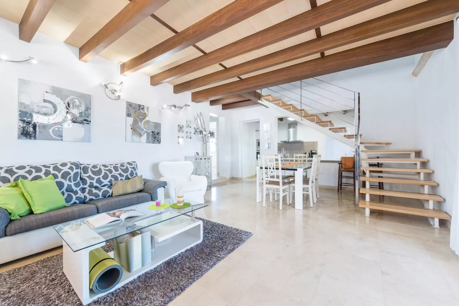 Can Brivo-Living room