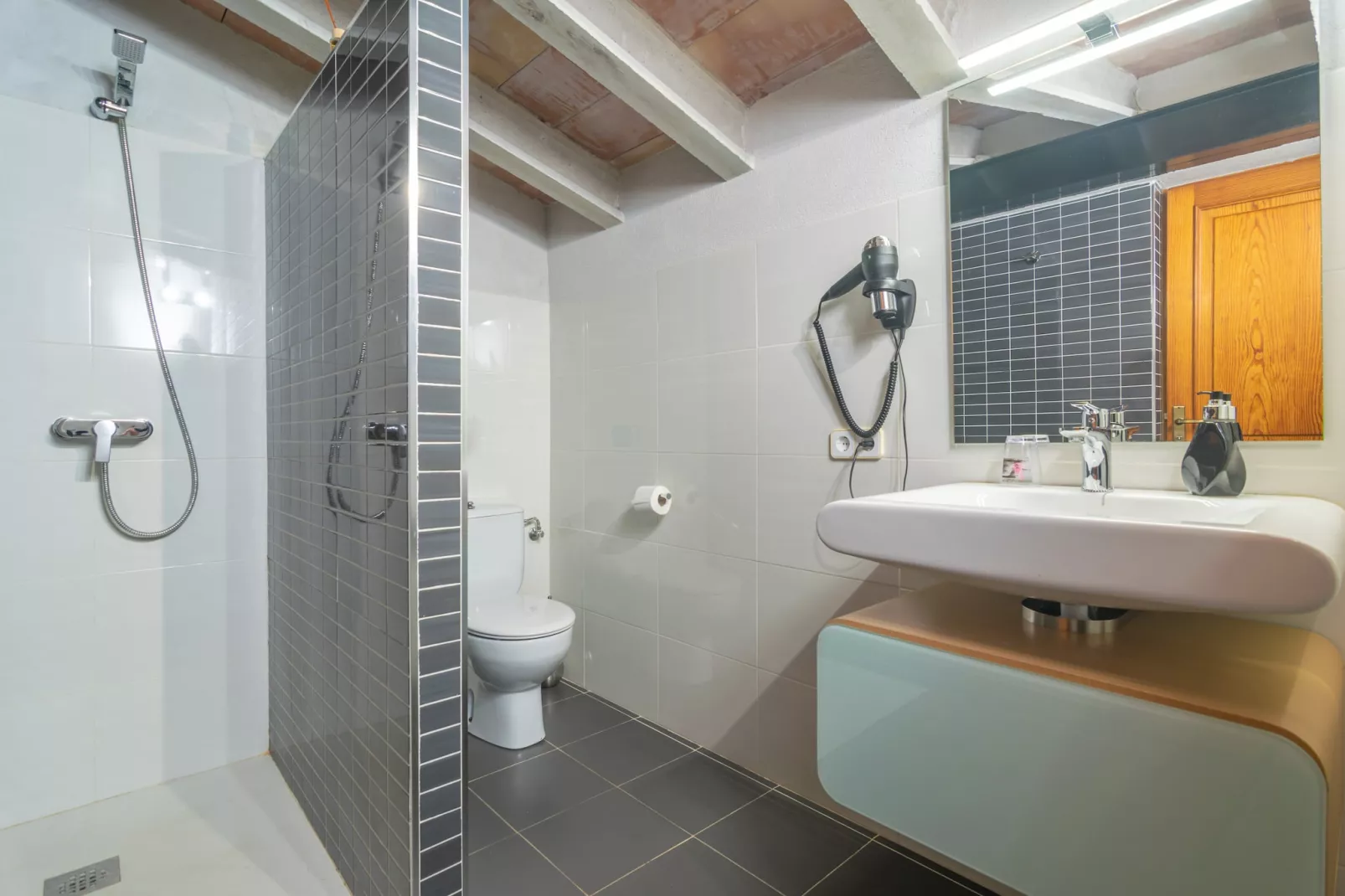 Es Desaigua-Bathroom