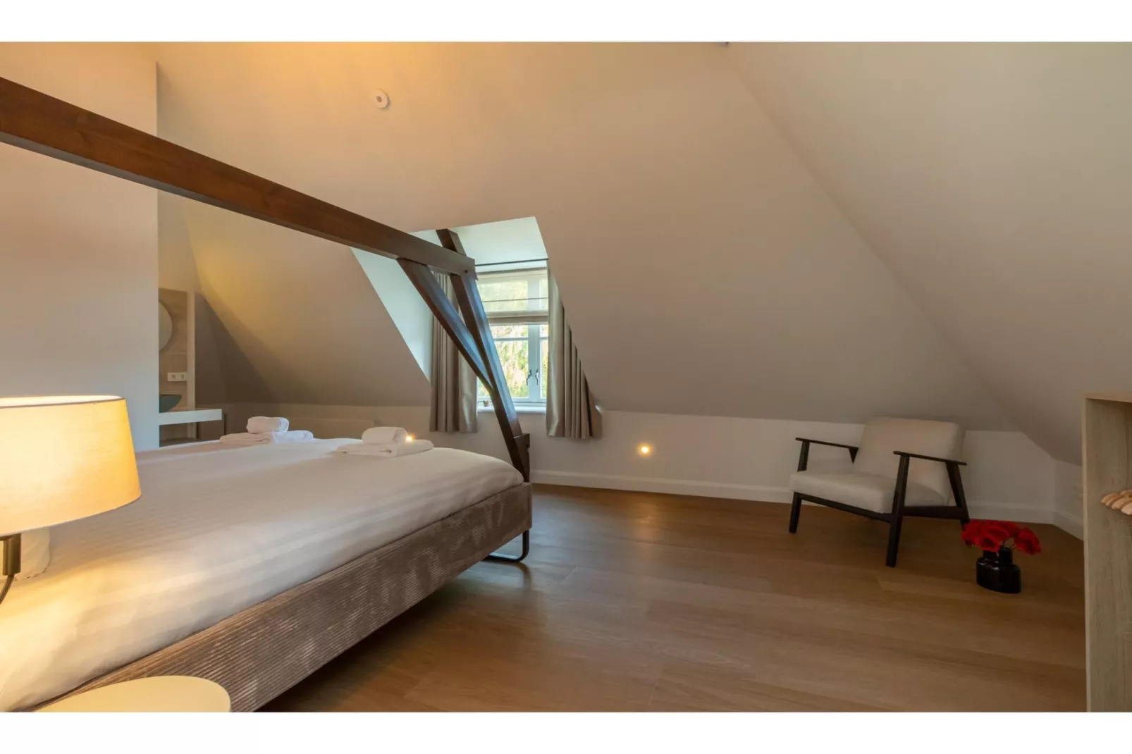 Vakantiehuis 'Boerderij Molenhof' - Stationsweg 5  Heinkenszand-Bedroom