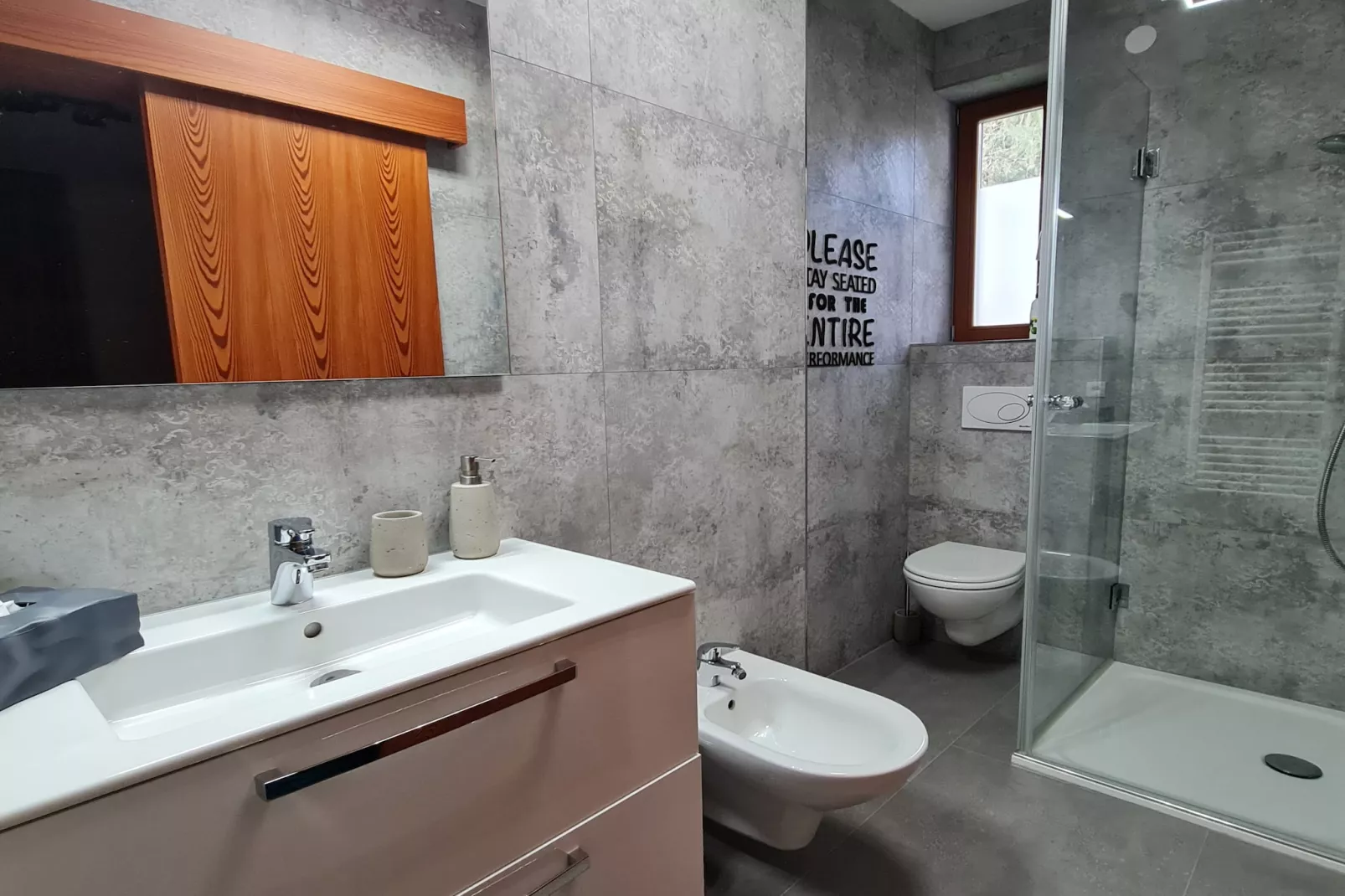 AlpenSafari Design-Badezimmer