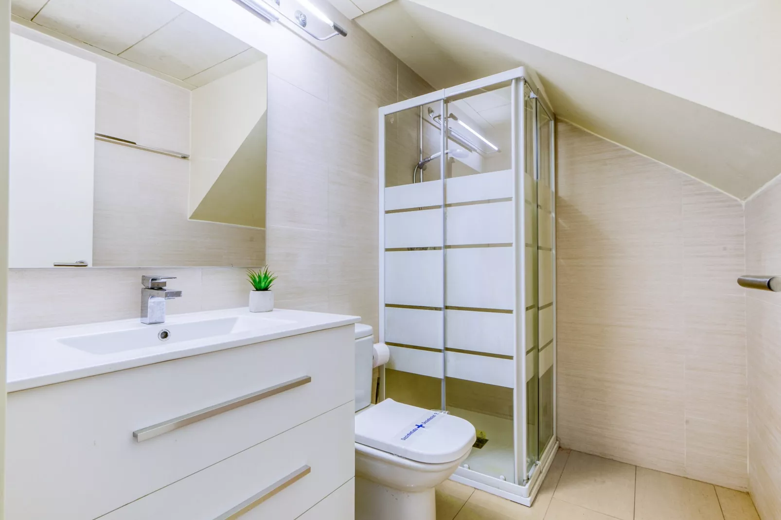 MILENI 1 1 4 3 Roses-Badezimmer