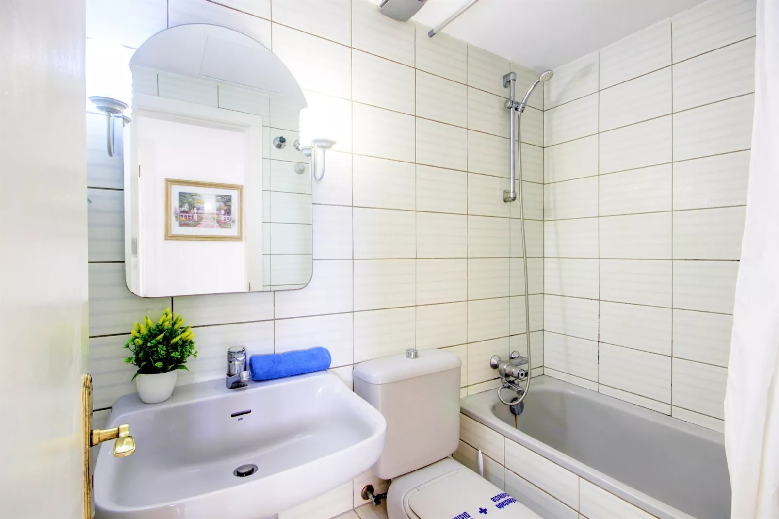 MARE NOSTRUM 1 18 Roses-Badezimmer