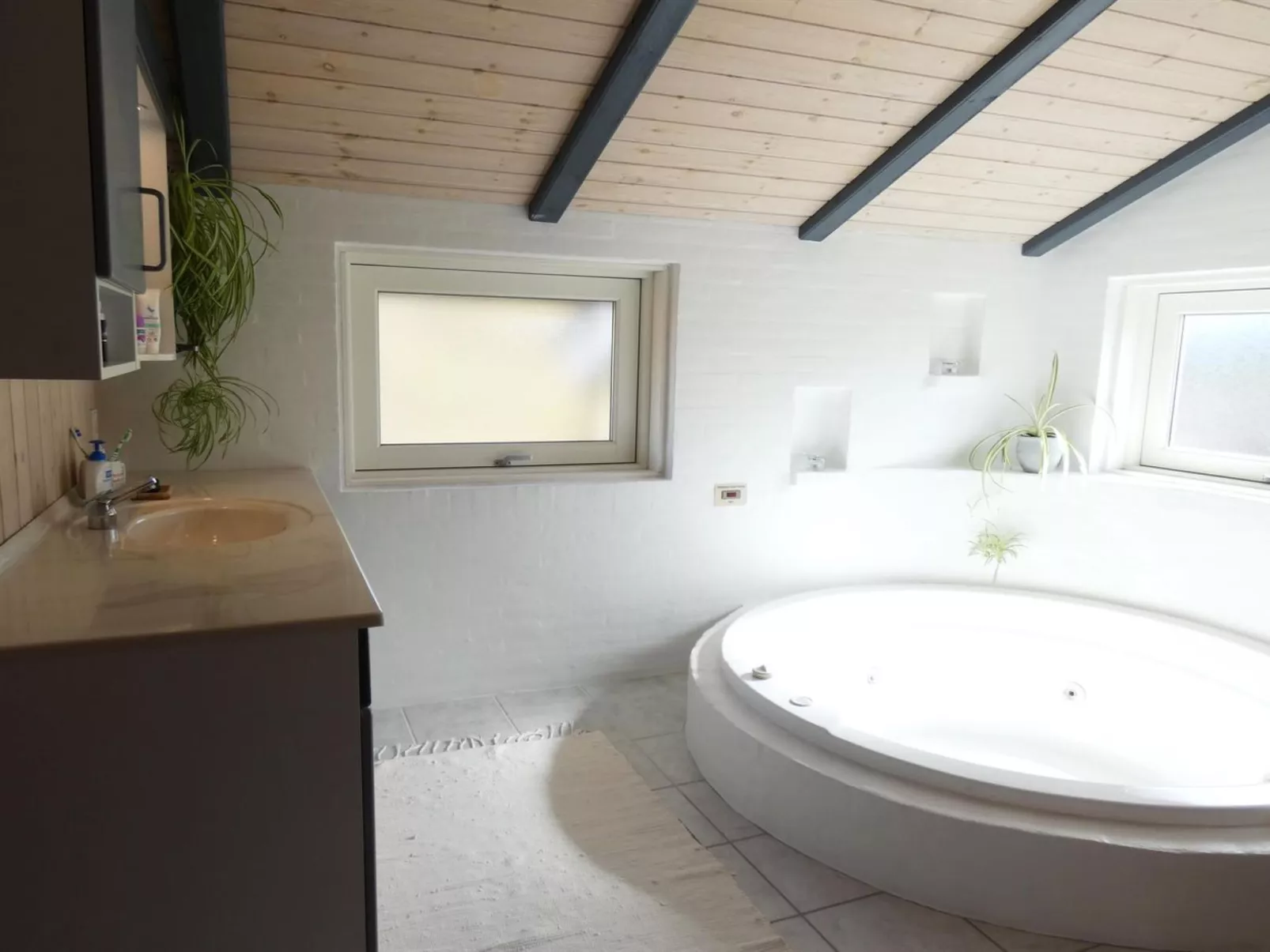 "Esmeralda" - 1.1km from the sea-Inside