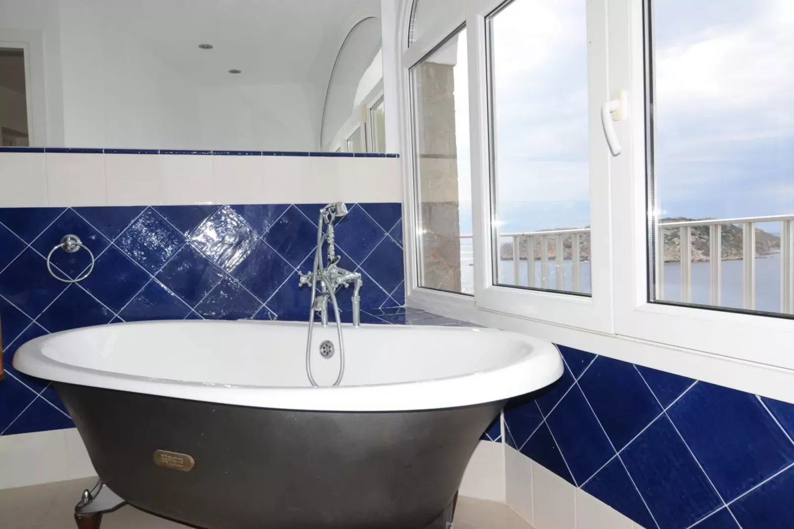 VILLA NARCOL-Bathroom