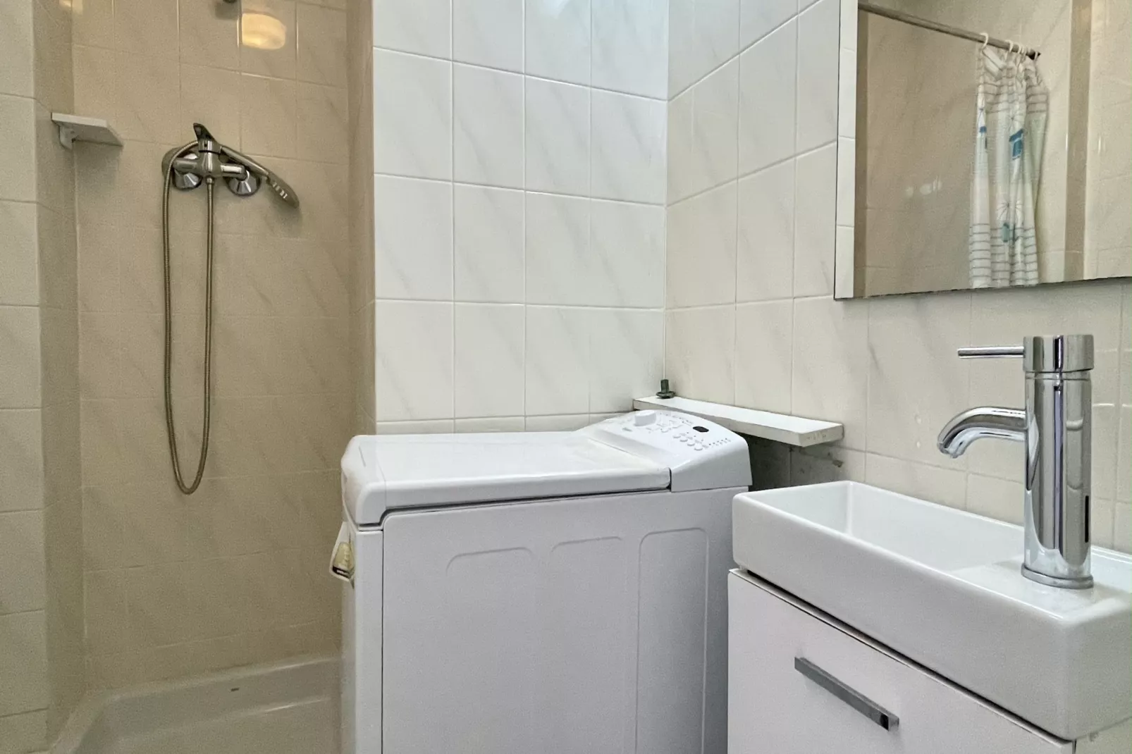 MANUREVA VIII BX-A-Bathroom