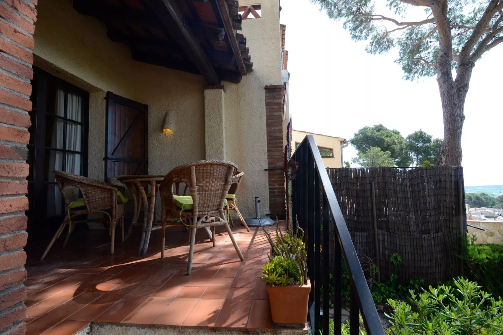 BERNA, 2-Terrace