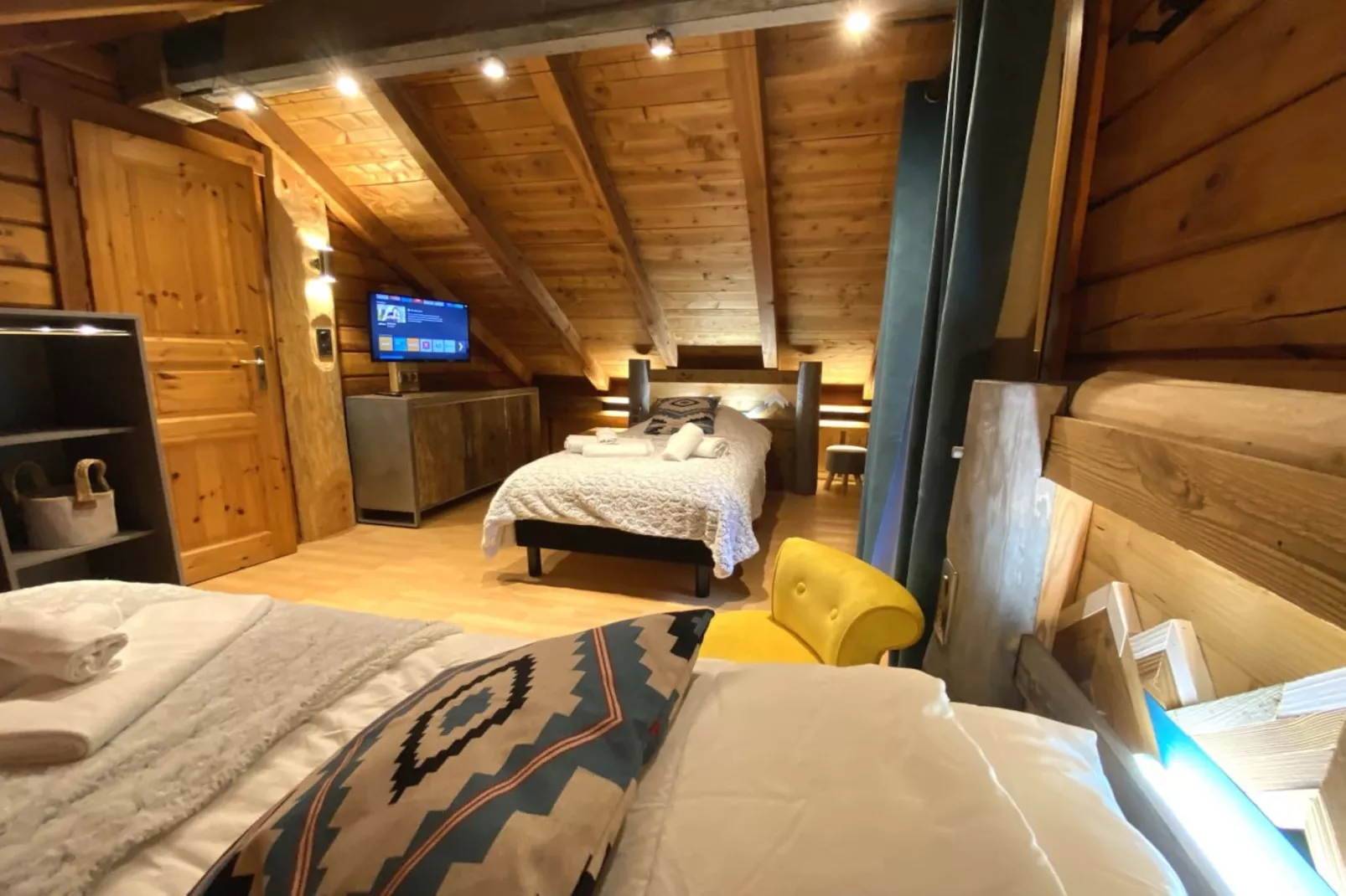 LE GRIZZLY Chalet en bois au calme-Schlafzimmer