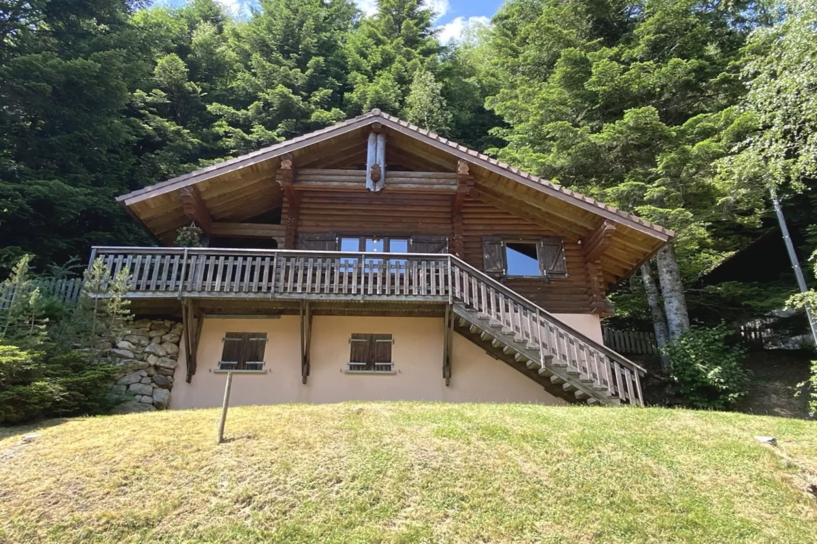 LE GRAND CERF  Chalet en rondins avec SPA Jacuzzi-Außenbereich