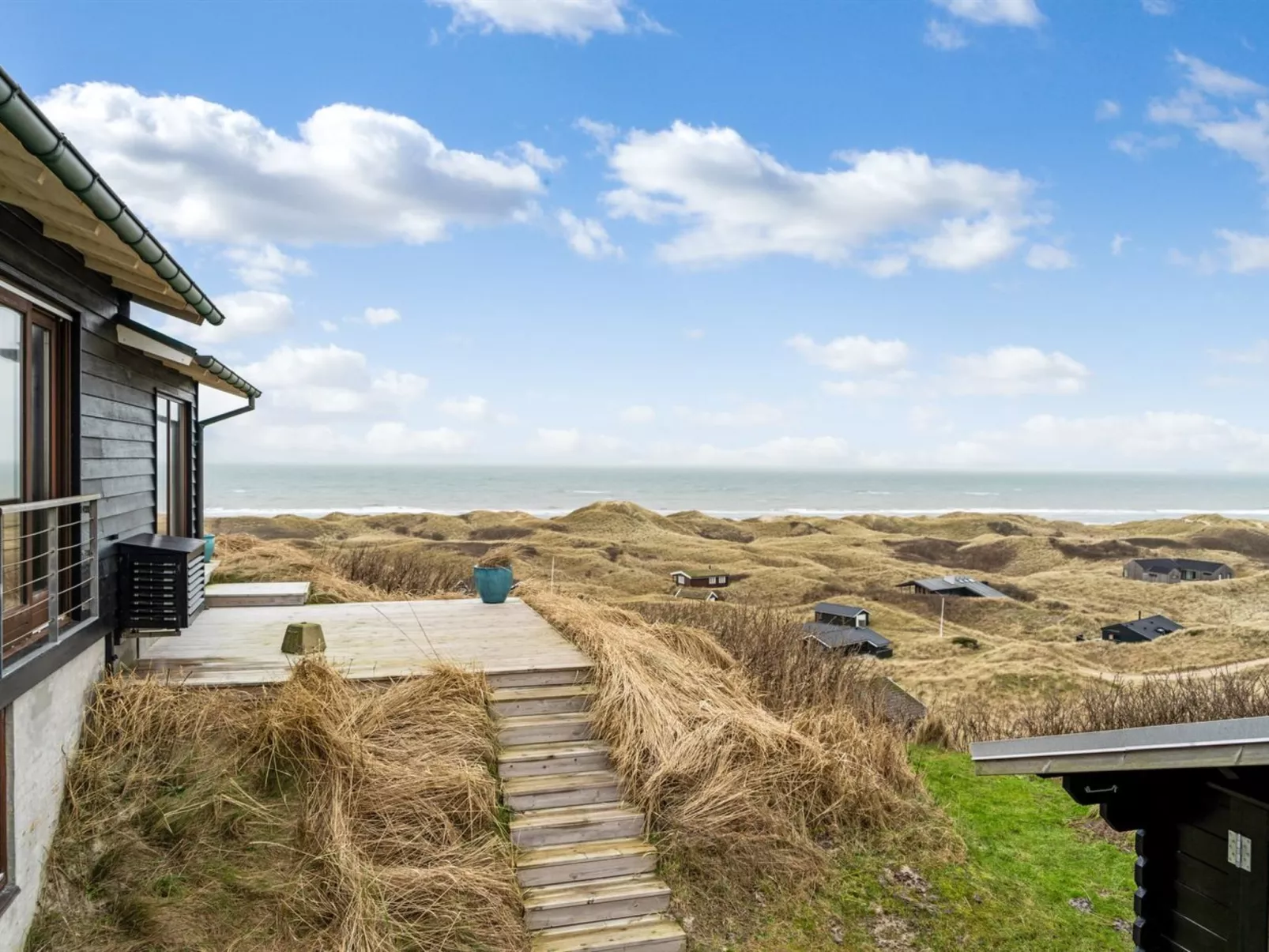 "Bjerund" - 300m from the sea-Draußen