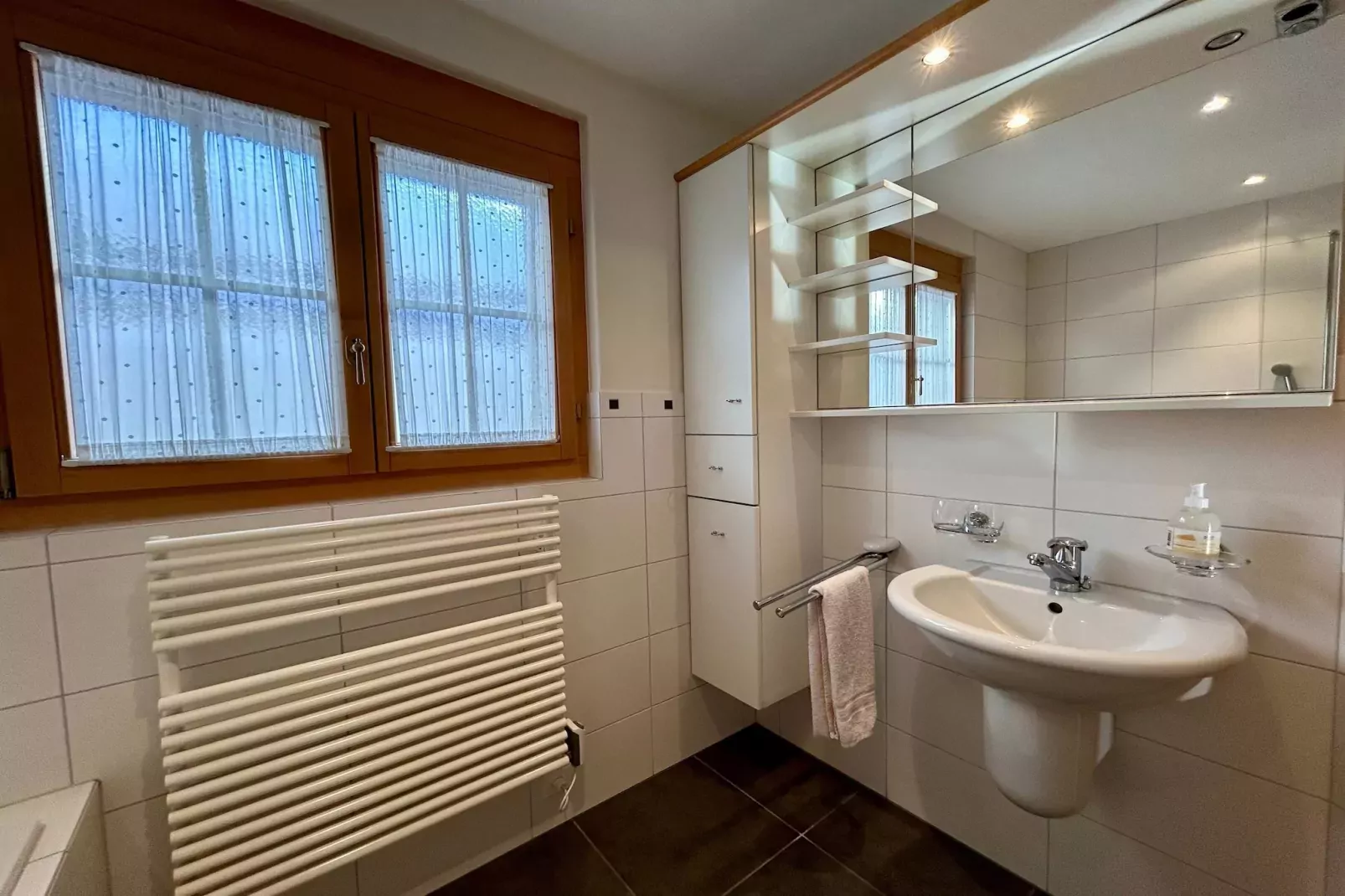 Marvelous Luxurious Furnished Flat with Outstanding Views-Bathroom