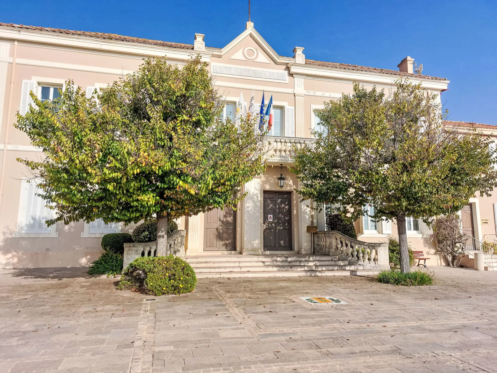 Villa La Romane-Area