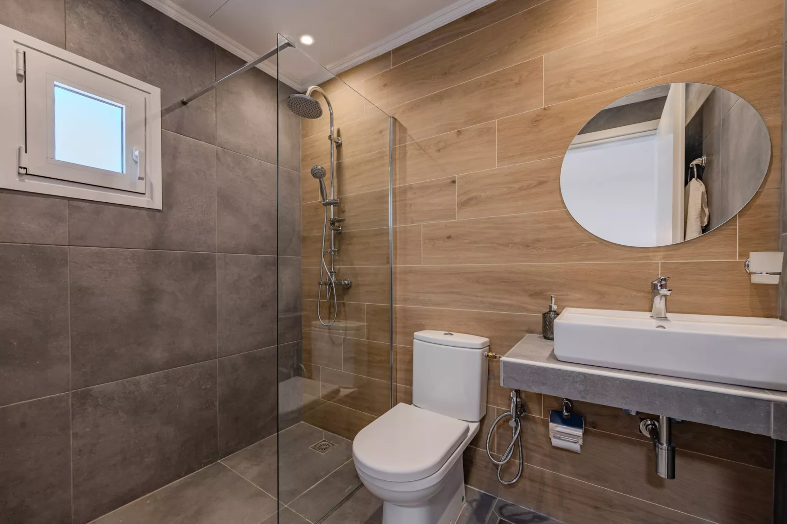 Mythos 6-Bathroom