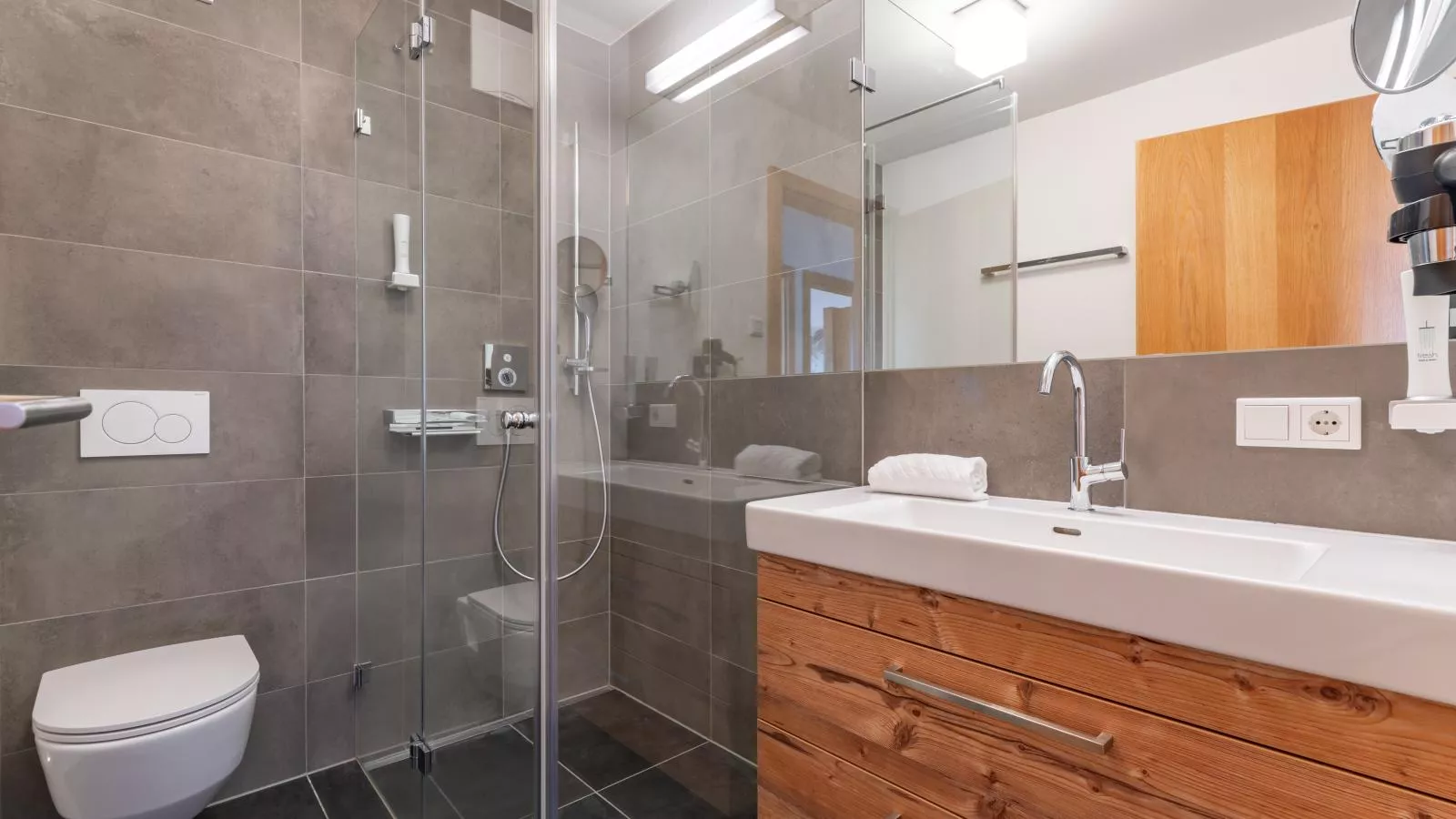 Tauern Suites Mitterwirt TOP 214-Badezimmer