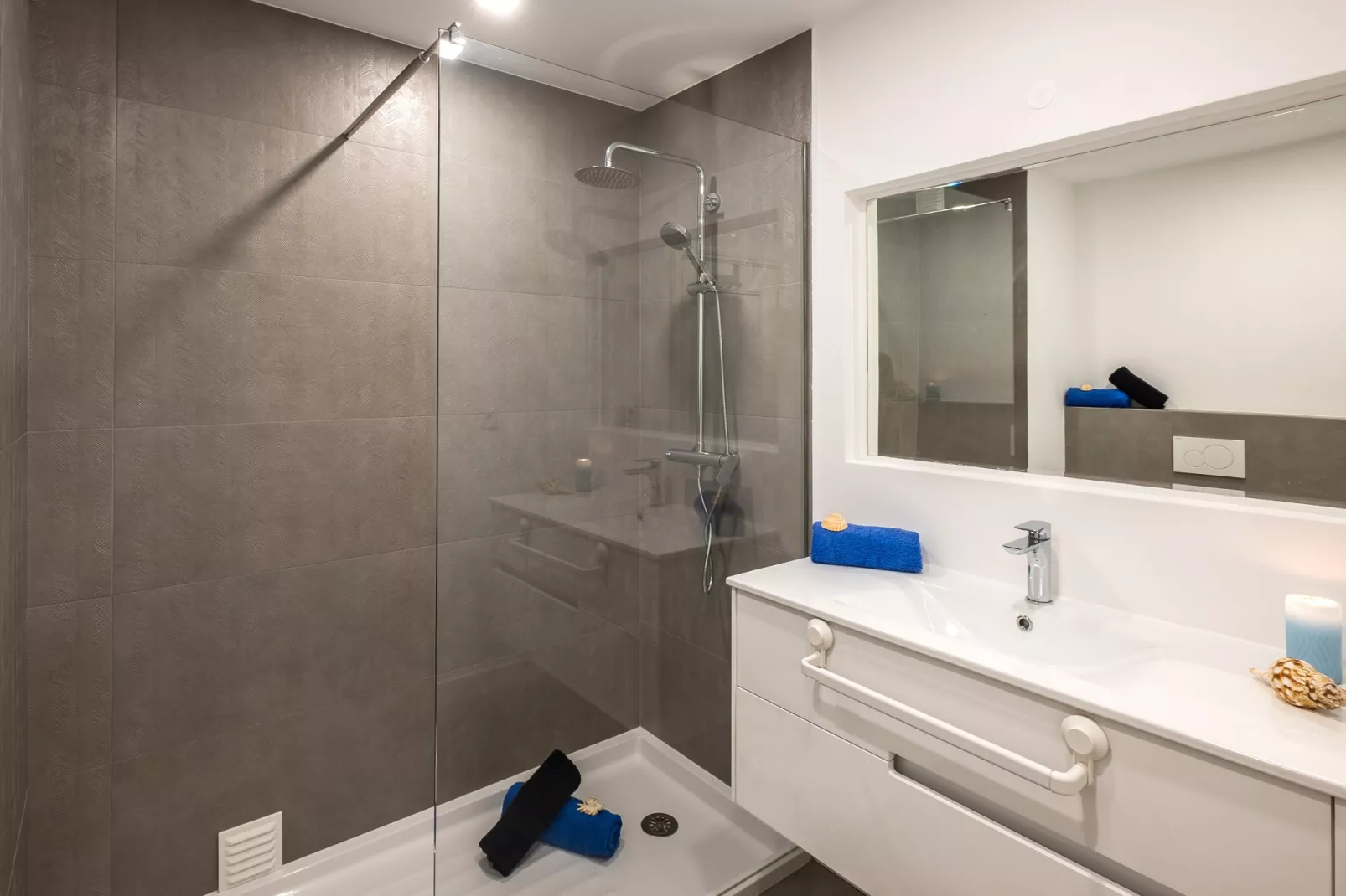 Apartment Portland-Bathroom