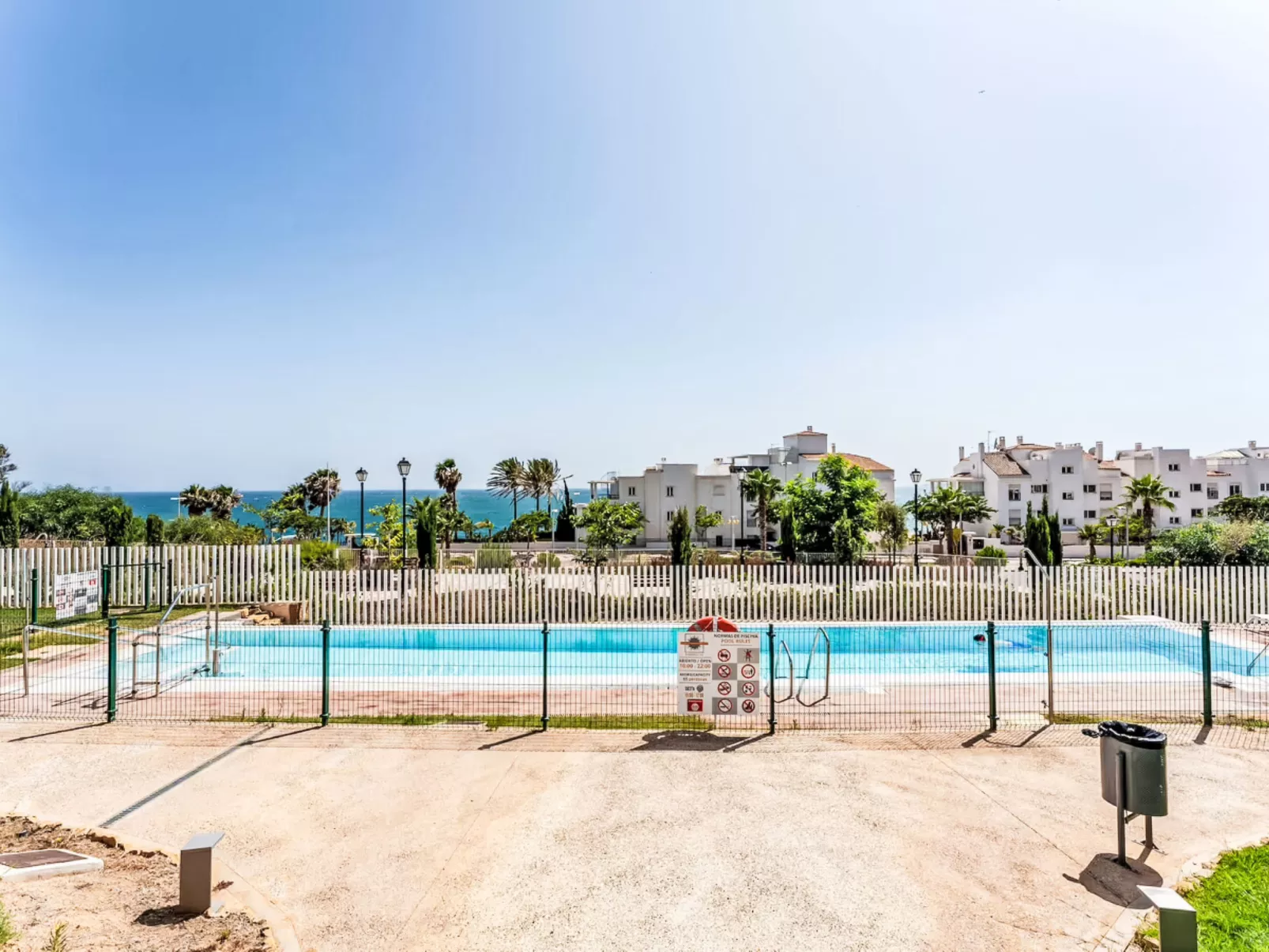 Bahia de Torrequebrada-Outside