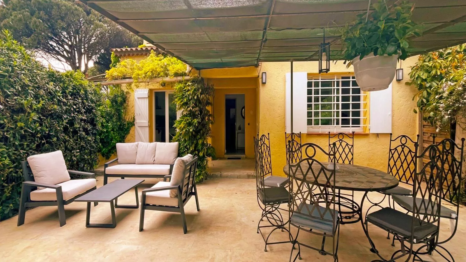 Les Romarins-Terrace balcony