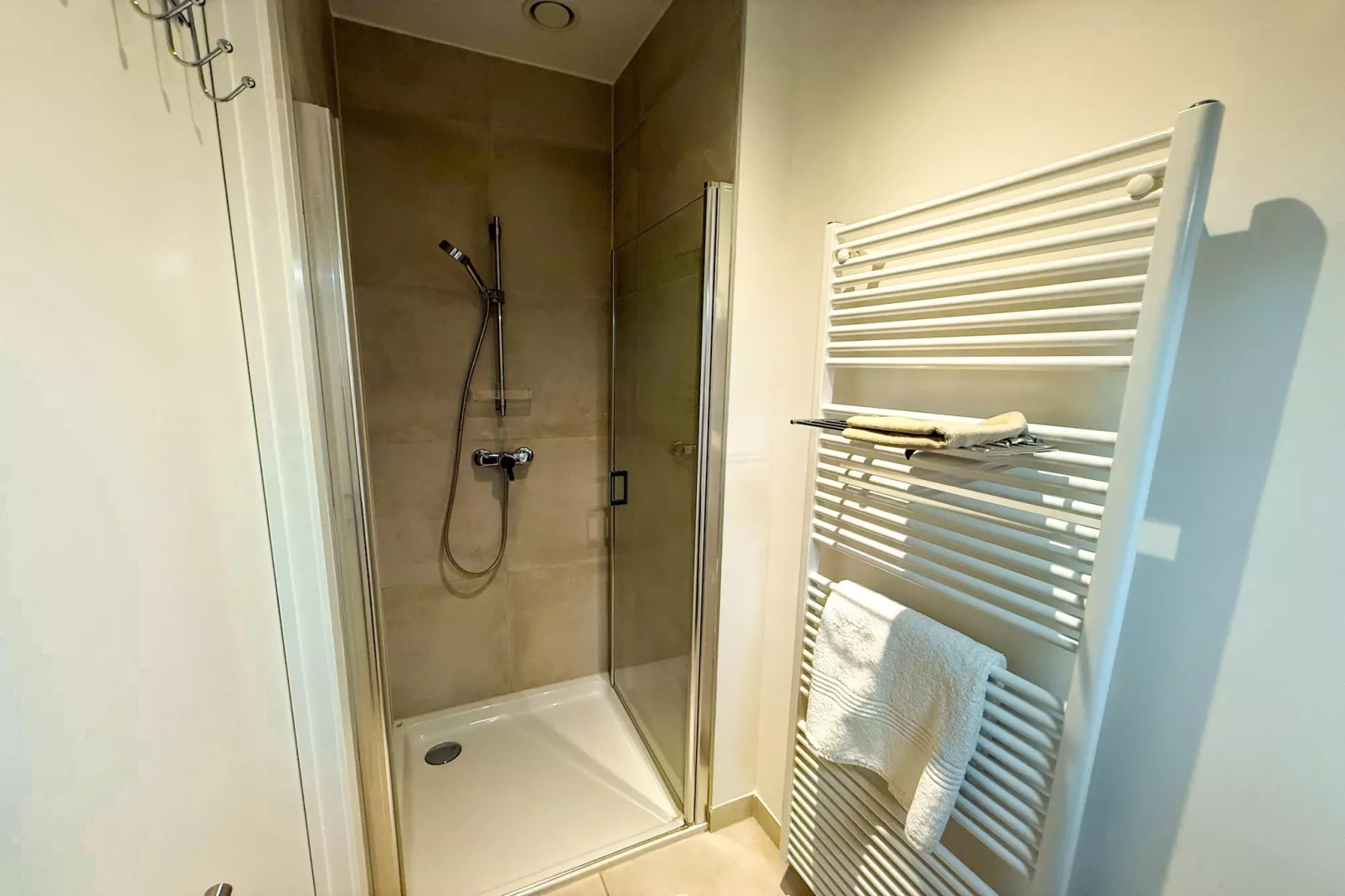 Luxe appartement Montoyer-Bathroom
