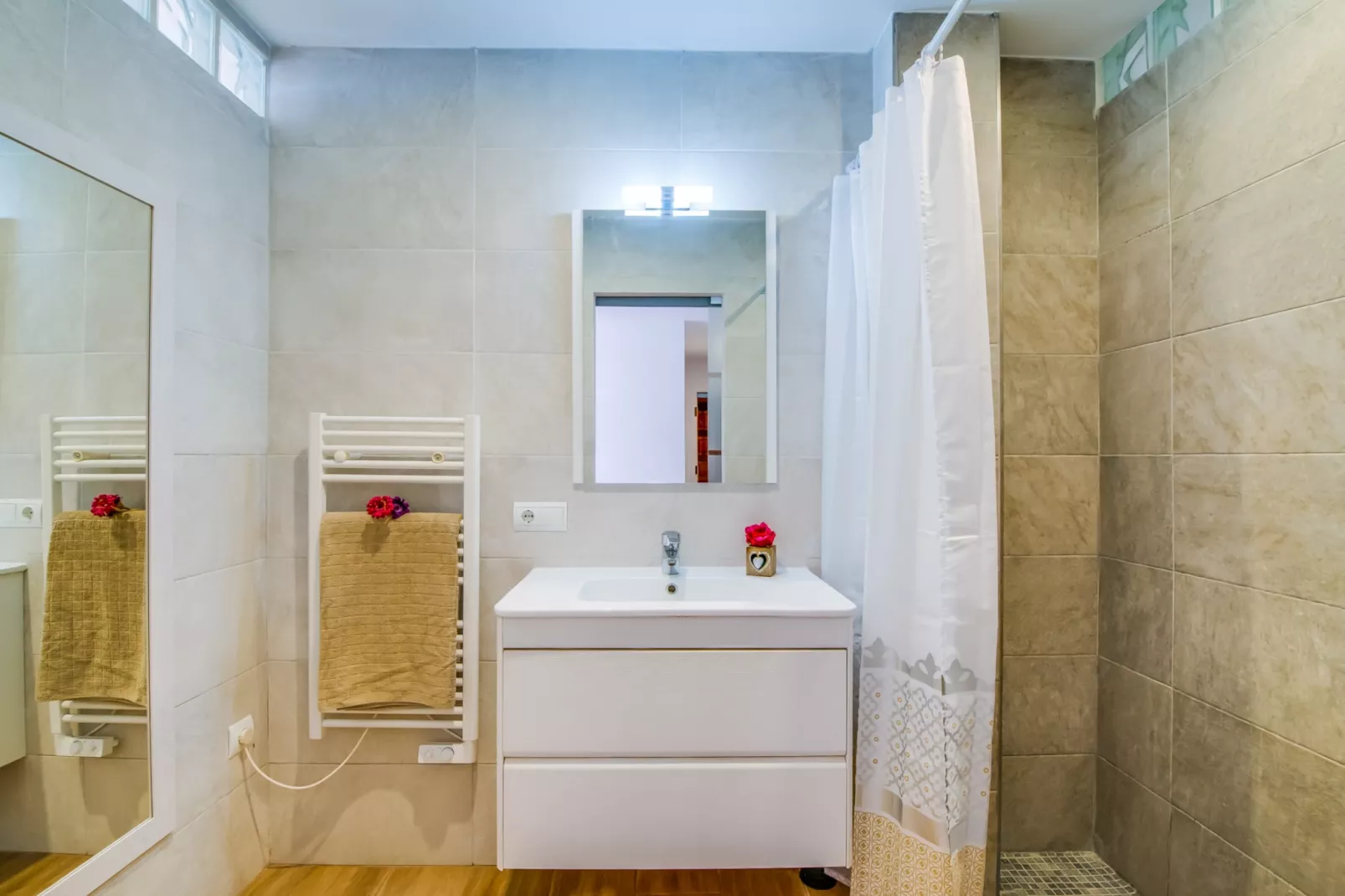 Blue Attic Beach-Badezimmer