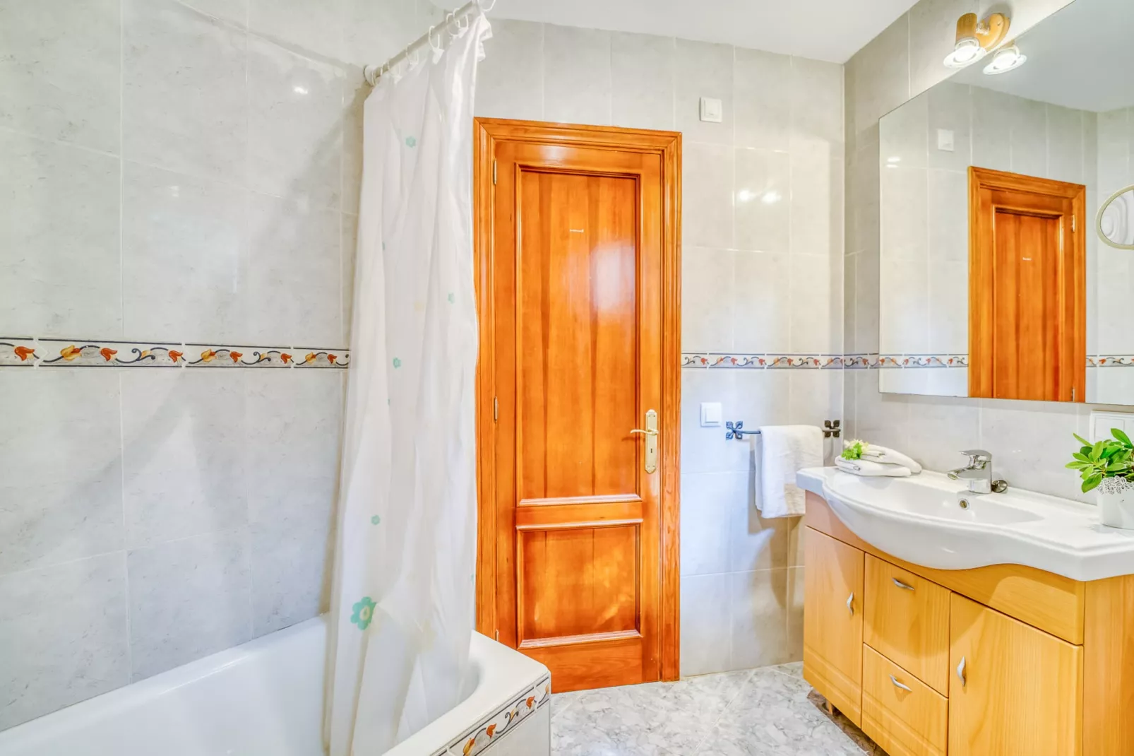 Esteban-Bathroom