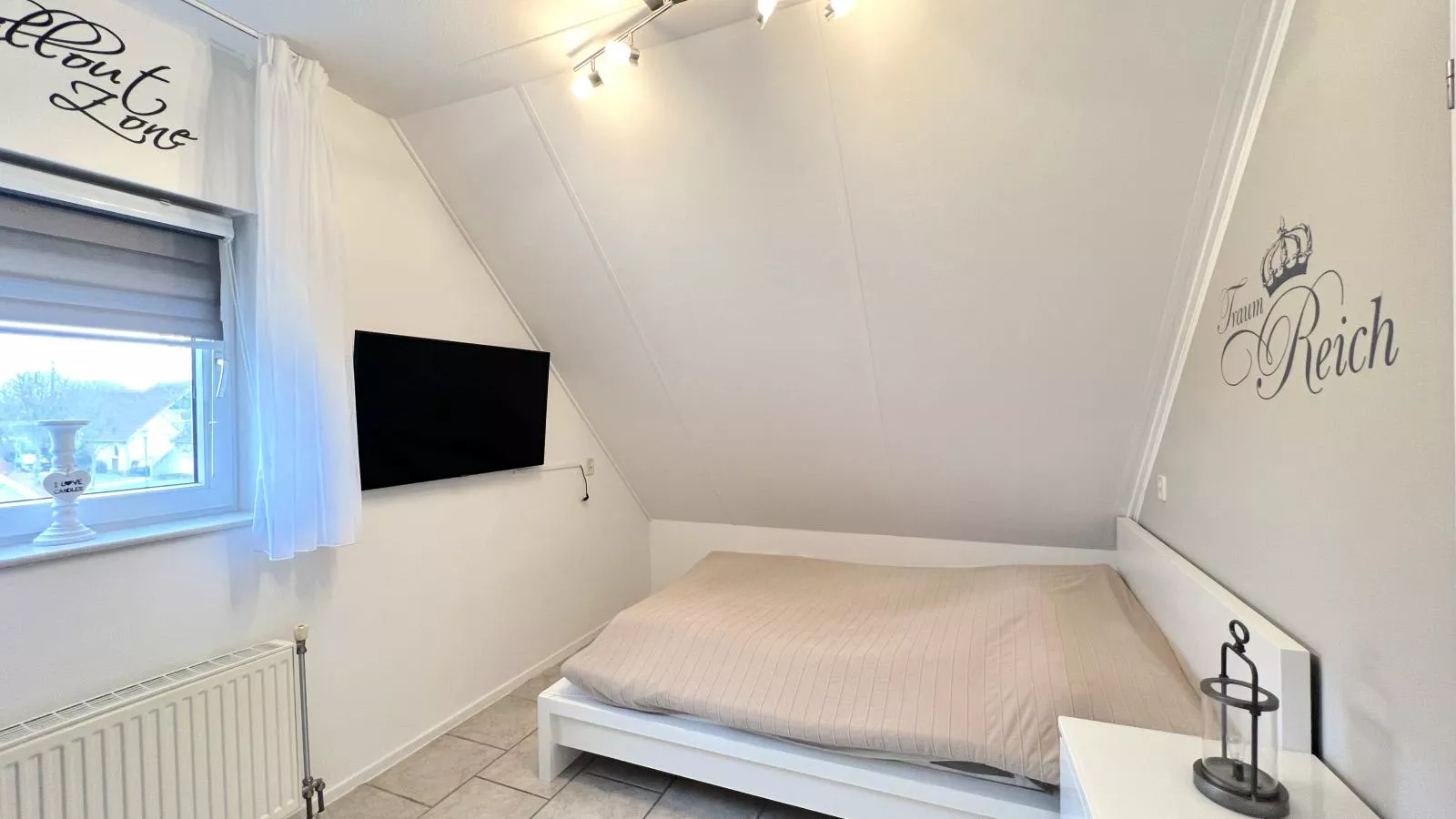 Maaszicht-Bedroom