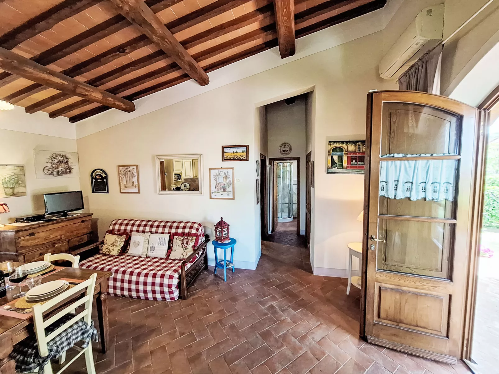 San Regolo-Inside