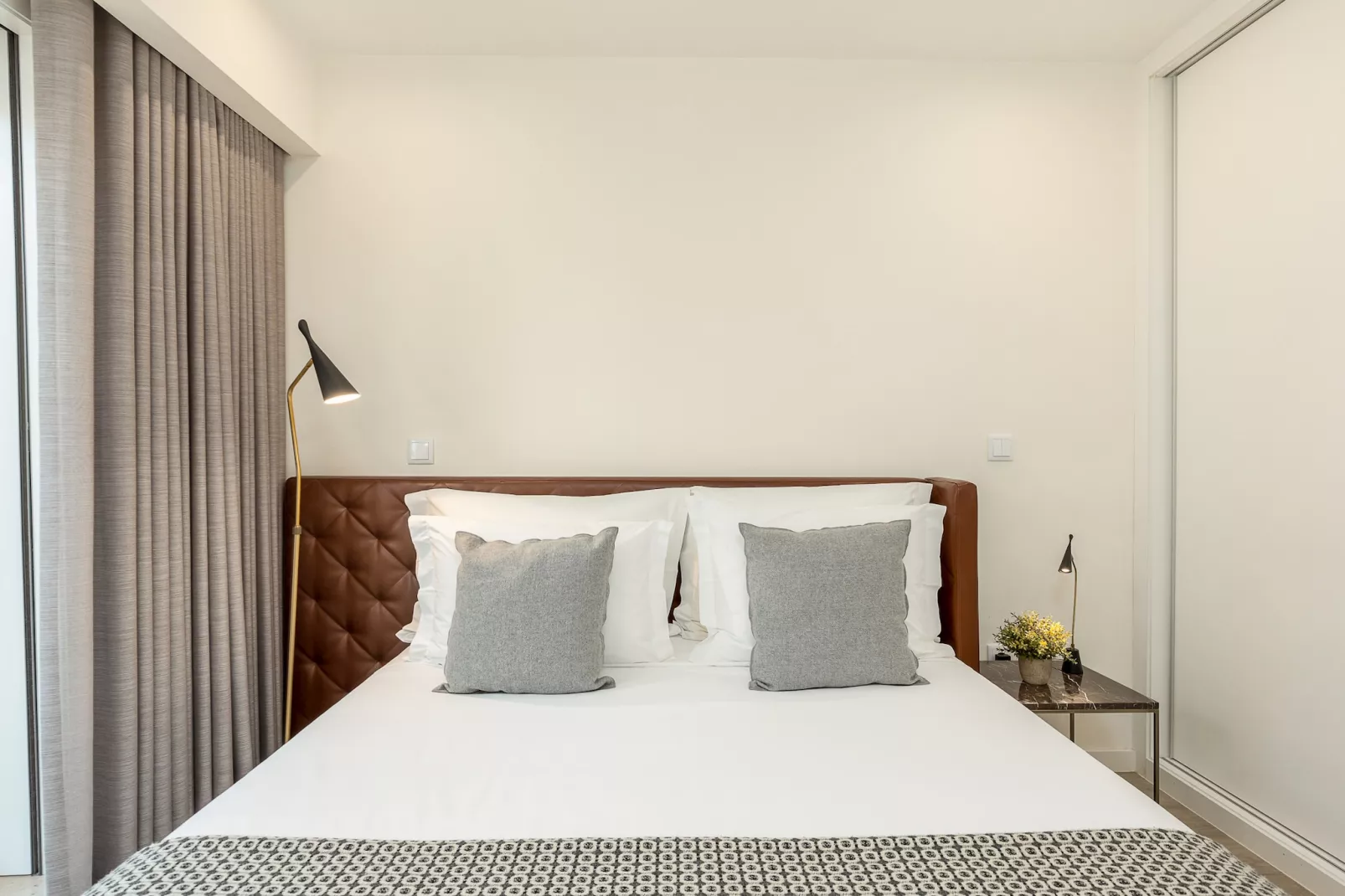 YOUROPO - Central-Bedroom