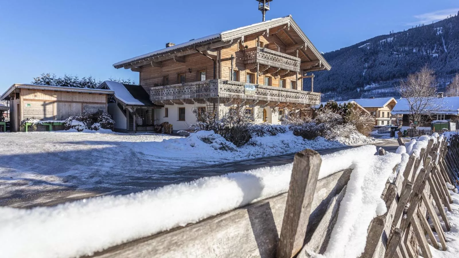 Katharina I-Exterior winter