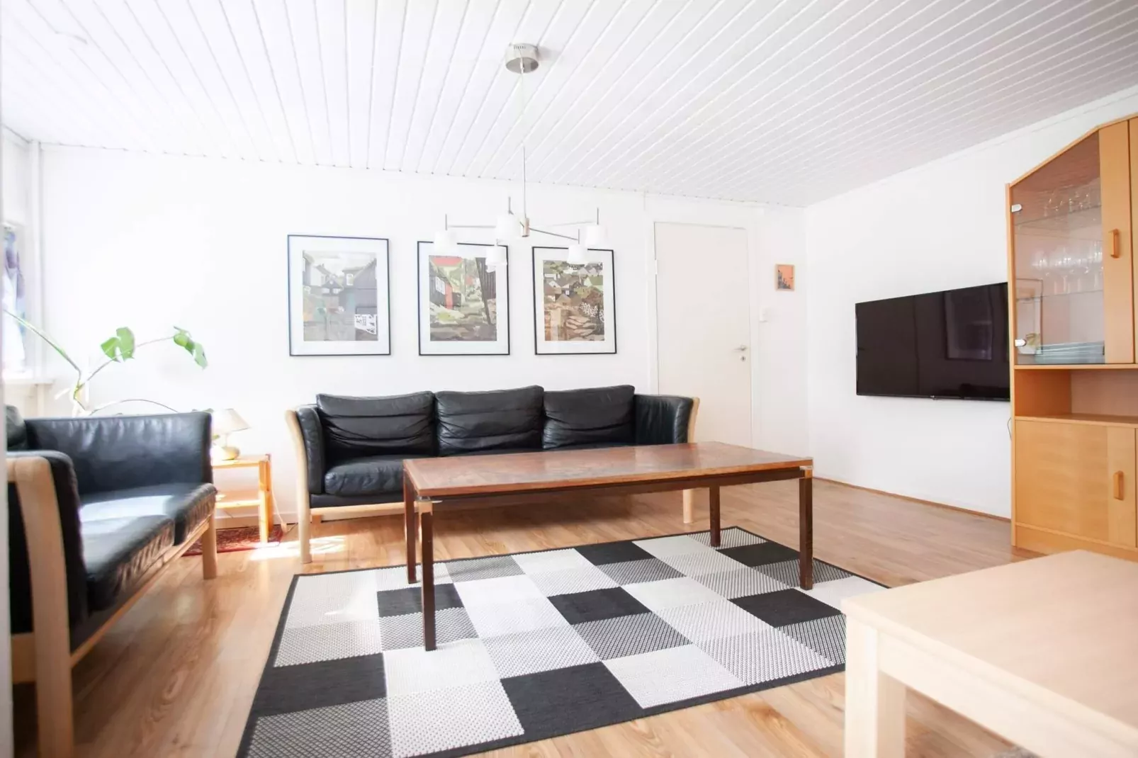 Idyllic holiday home with private garden-Indoor
