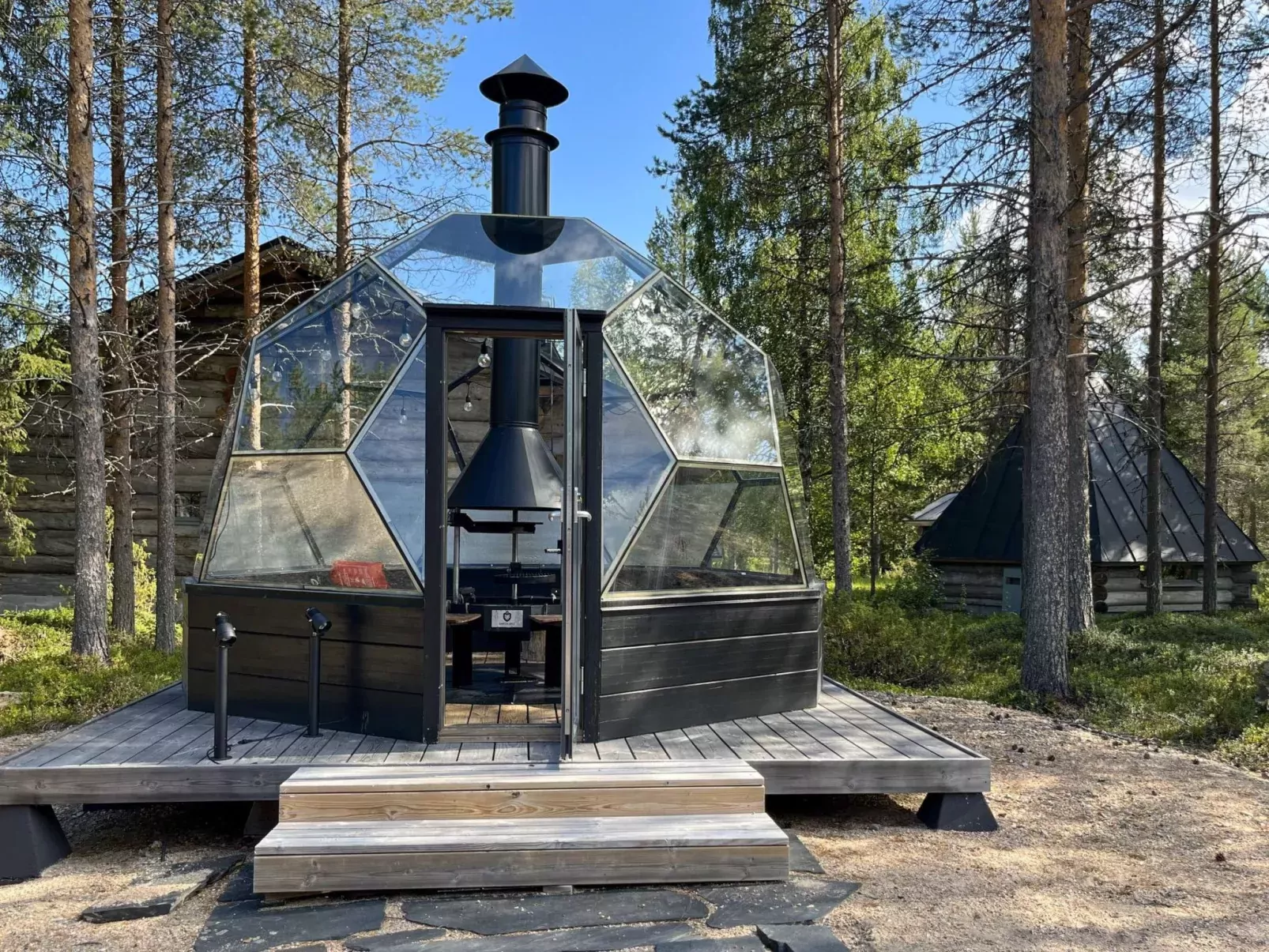 Samruam b aurora cabin-Outside