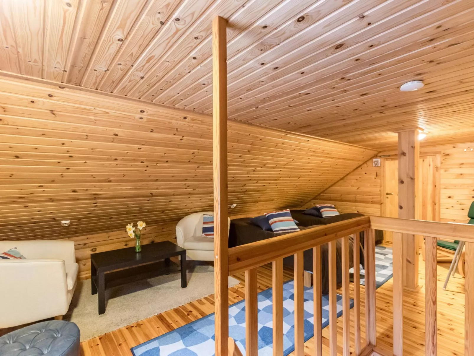 Kilpolan orvokki, pauliina ja karoliina-Inside