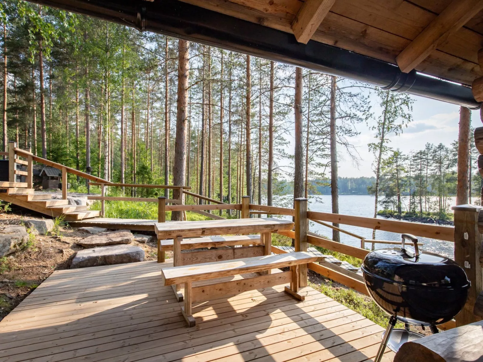 Kalliomökki-Drinnen