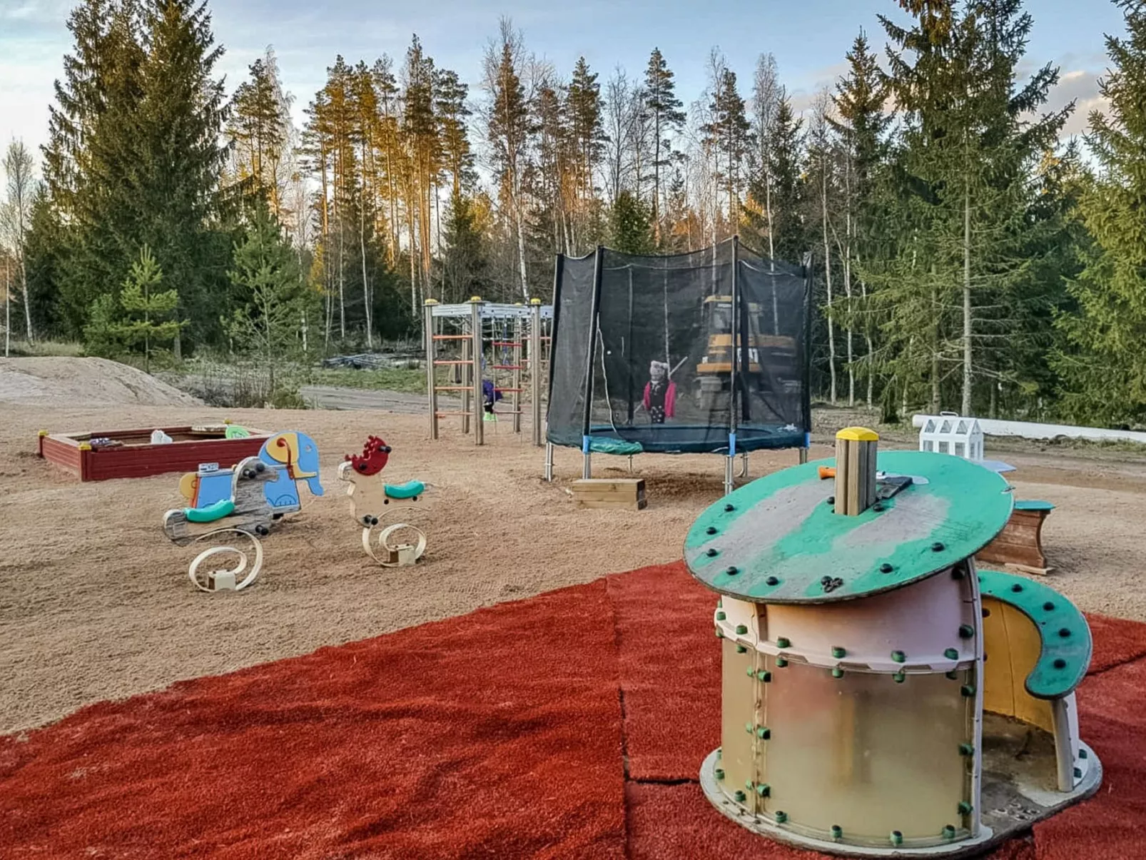 Metsämökki-Drinnen