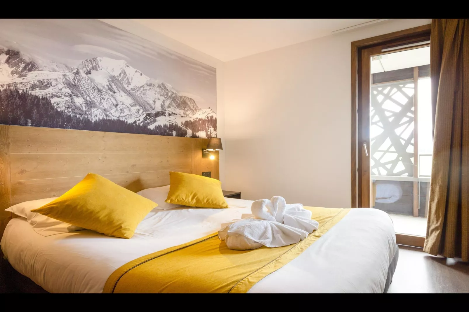 SAISIES-10PM-Schlafzimmer