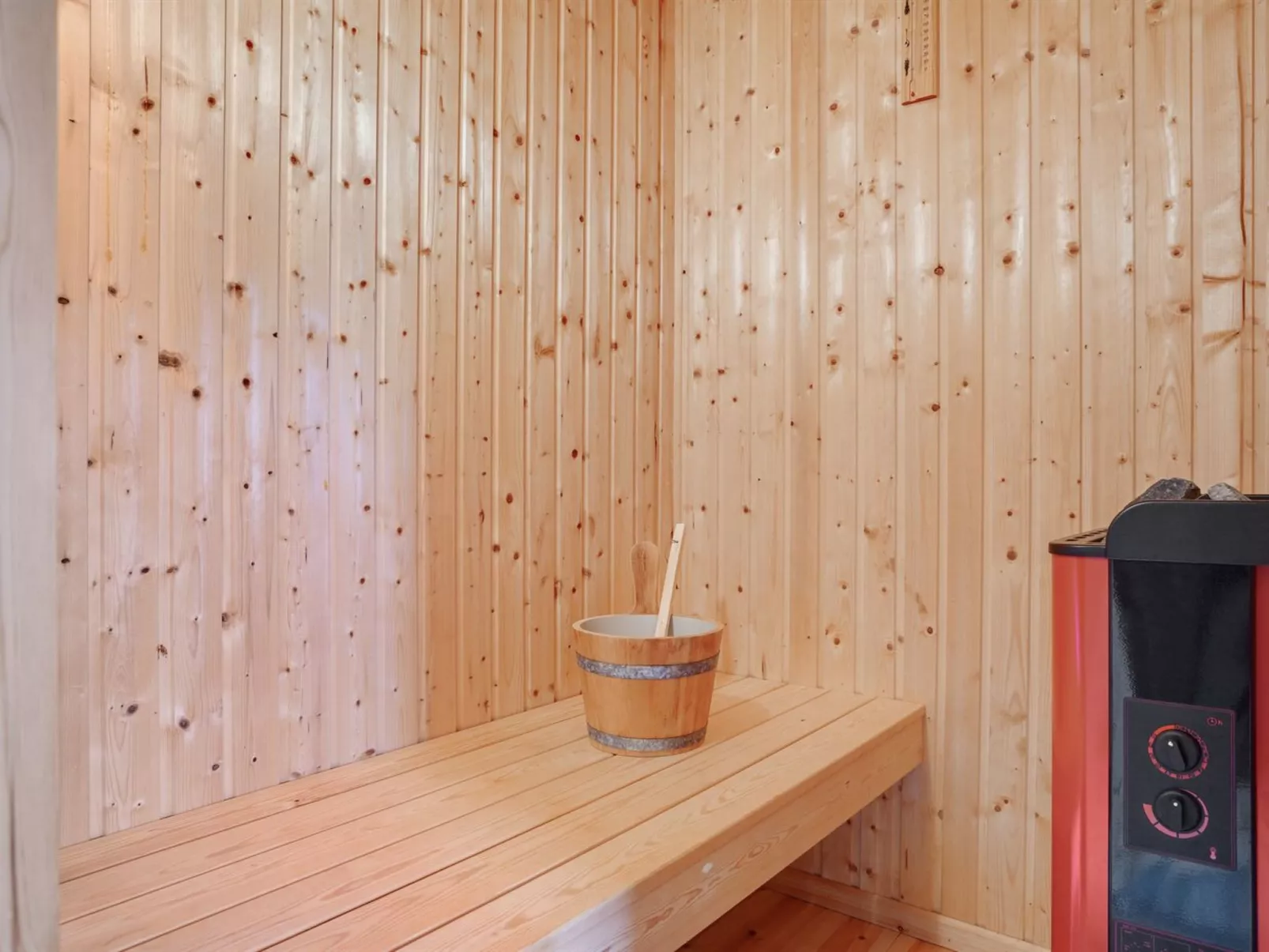 "Alvy" - 200m from the sea-Inside