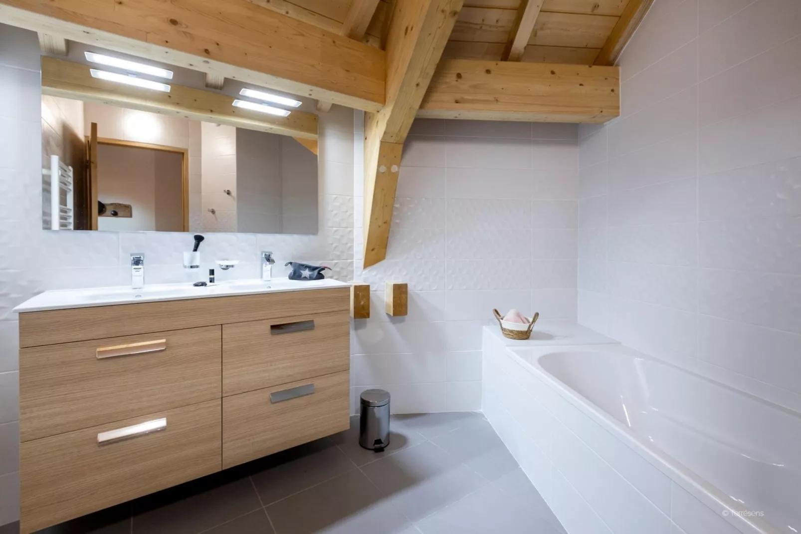 VAUJANY Le Saphir-A38S-Badezimmer