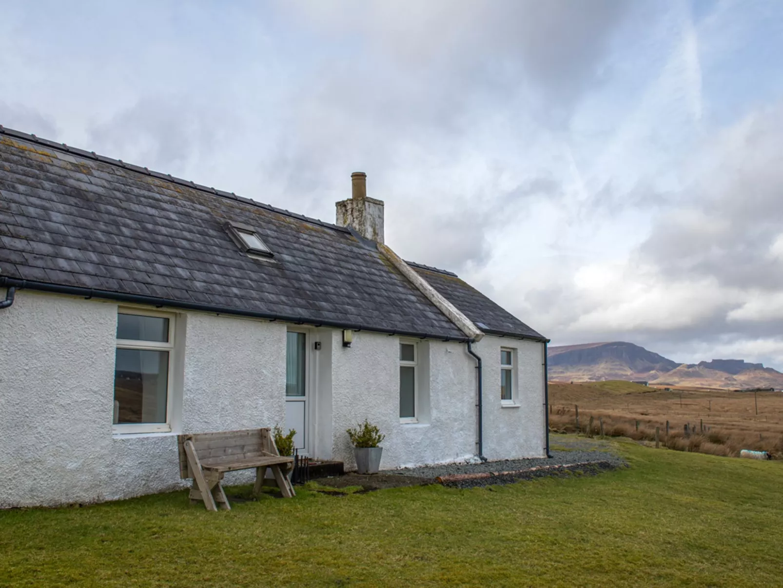 Taigh Mhurdaidh-Dehors