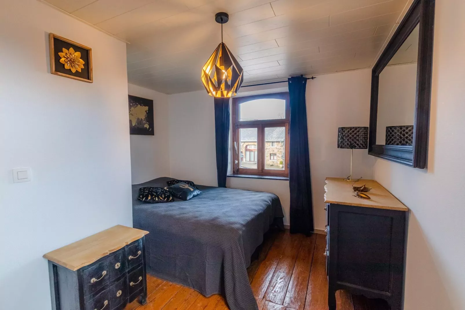 Petite Cour-Bedroom