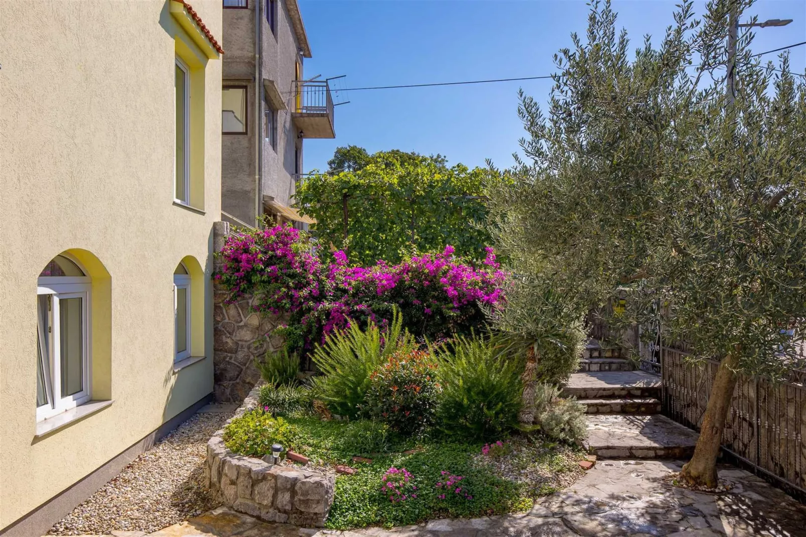 Apartment Slavica 1 - Red Paradise-Gardens summer