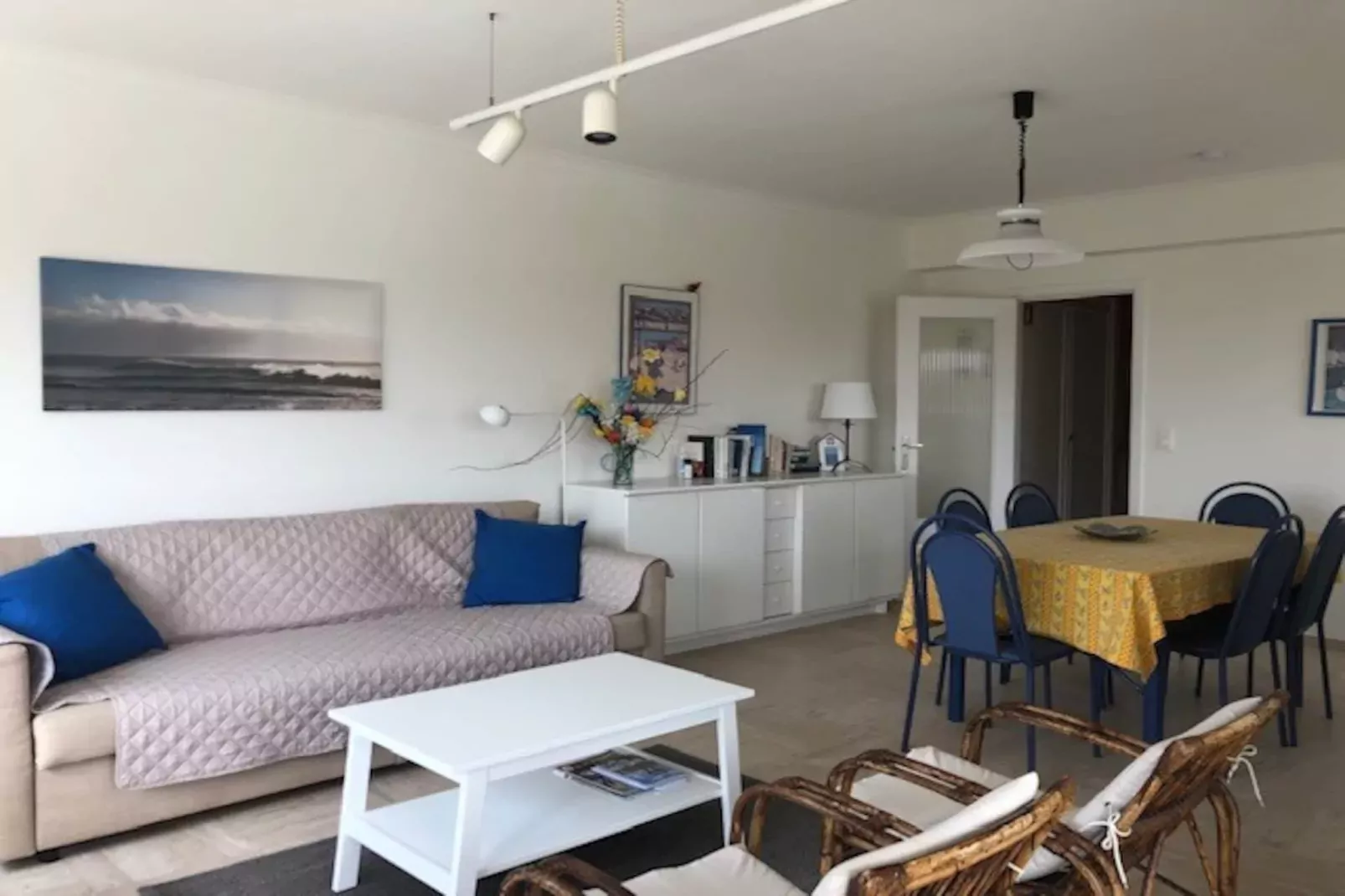 Kennedy C2-Living room